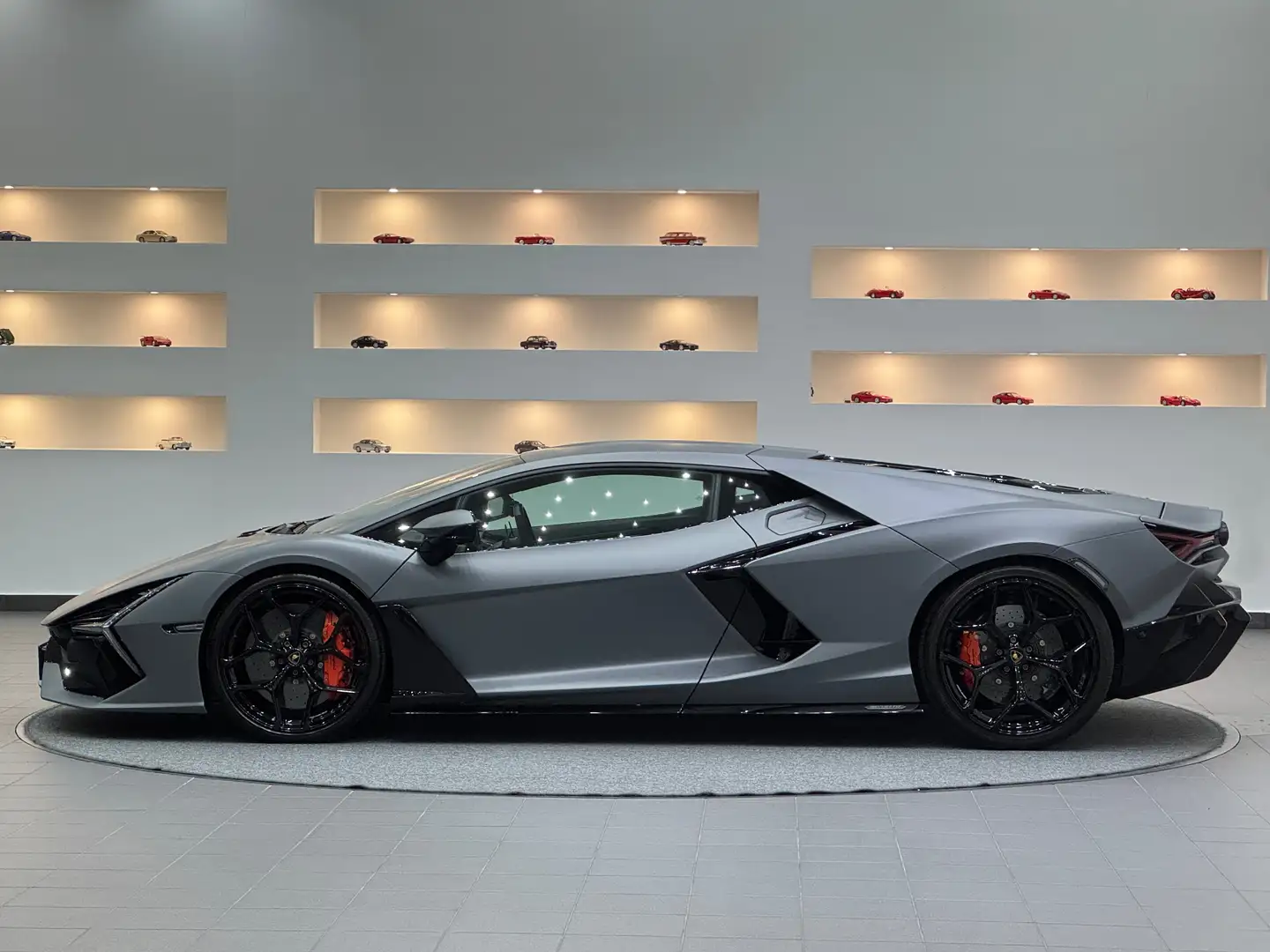 Lamborghini Revuelto Ö-Auslieferung*PassengerDisplay*Grigio Vulcano* Grau - 2
