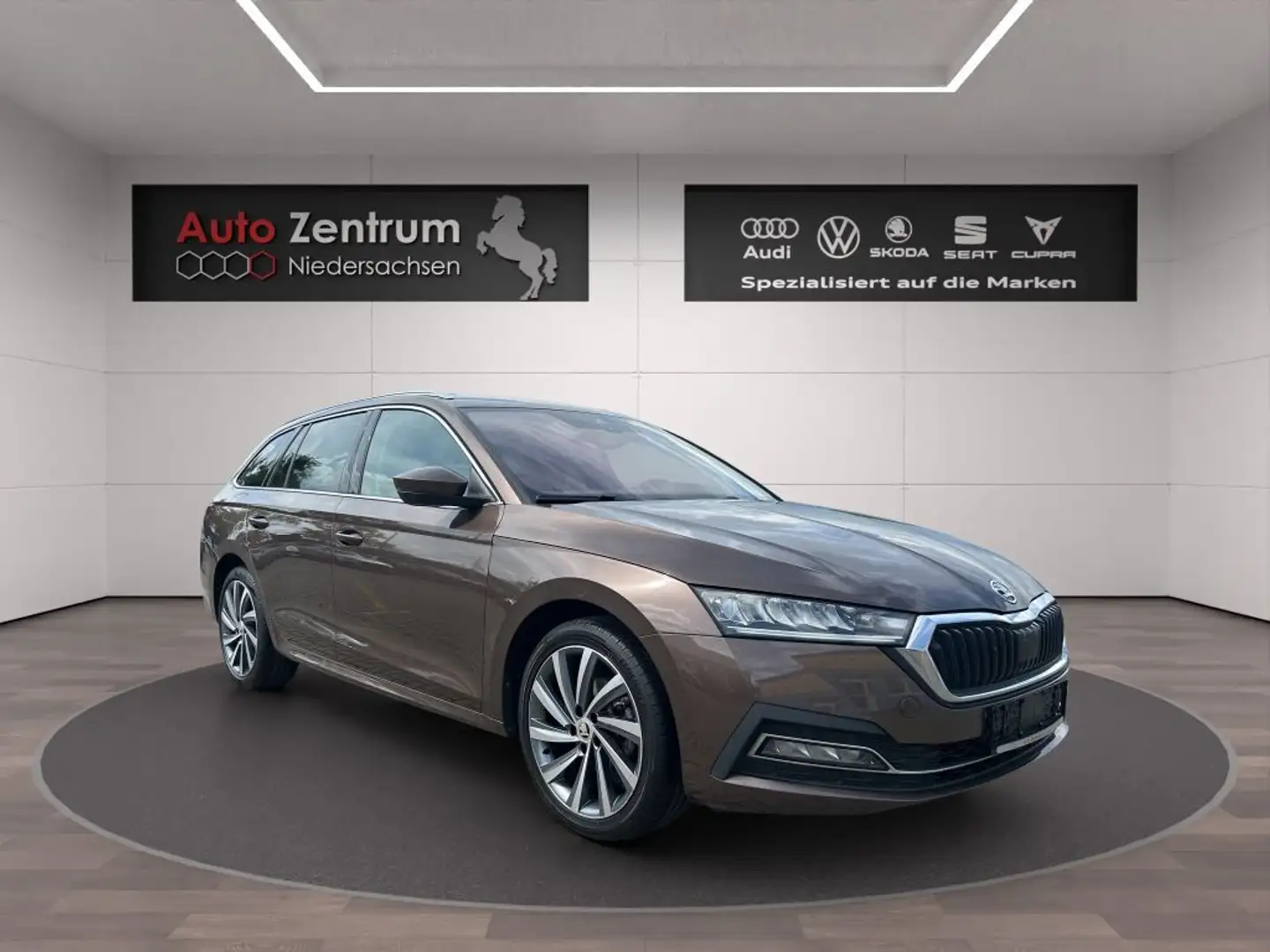 Skoda Octavia Combi 2.0 TDI Style CarPlay AHK*StandHz* Brun - 2