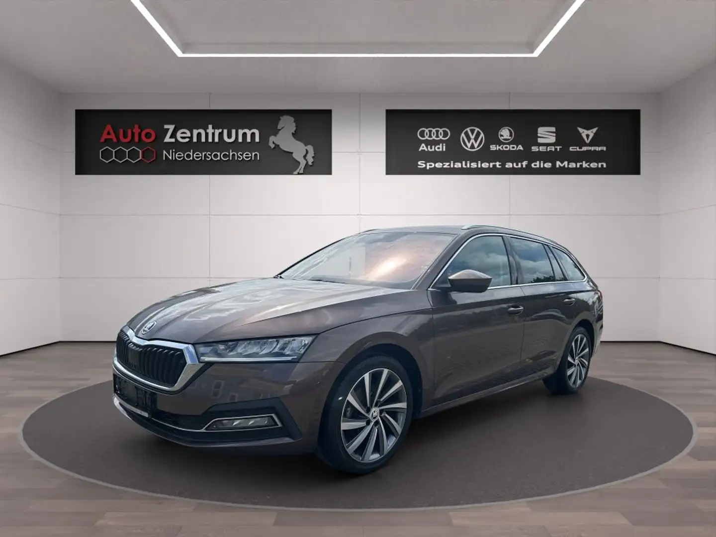 Skoda Octavia Combi 2.0 TDI Style CarPlay AHK*StandHz* Brun - 1