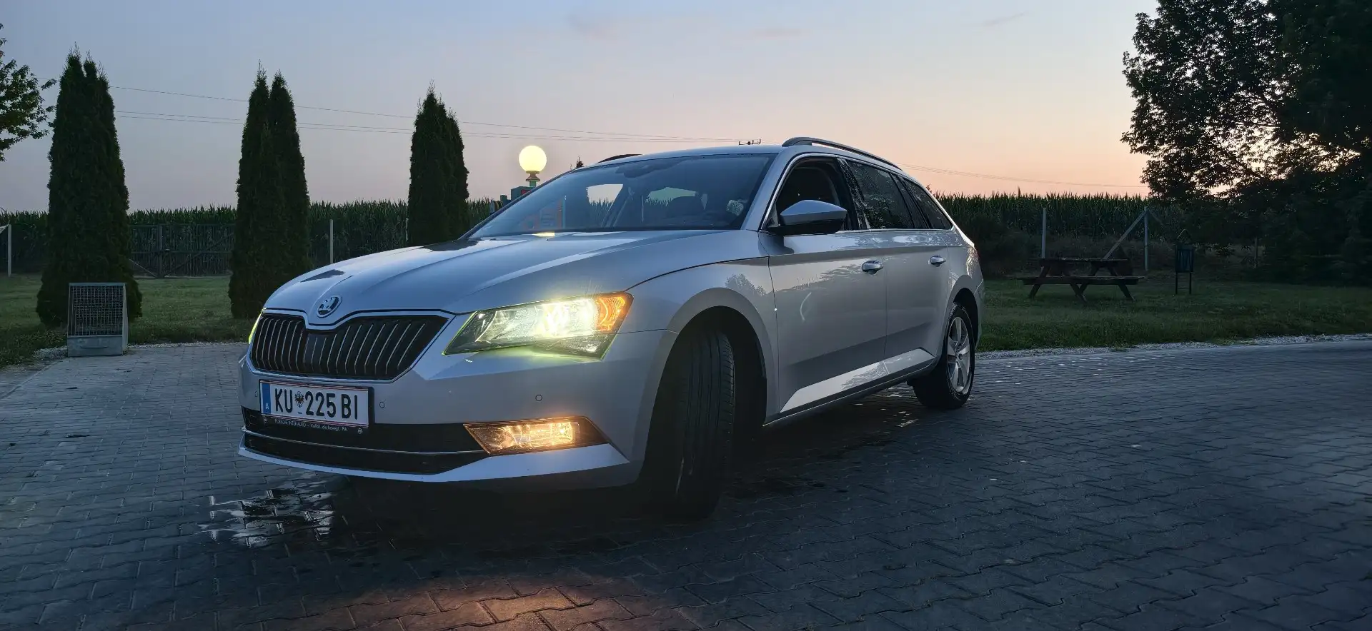 Skoda Superb Combi 2.0 TDI Ambition - 2