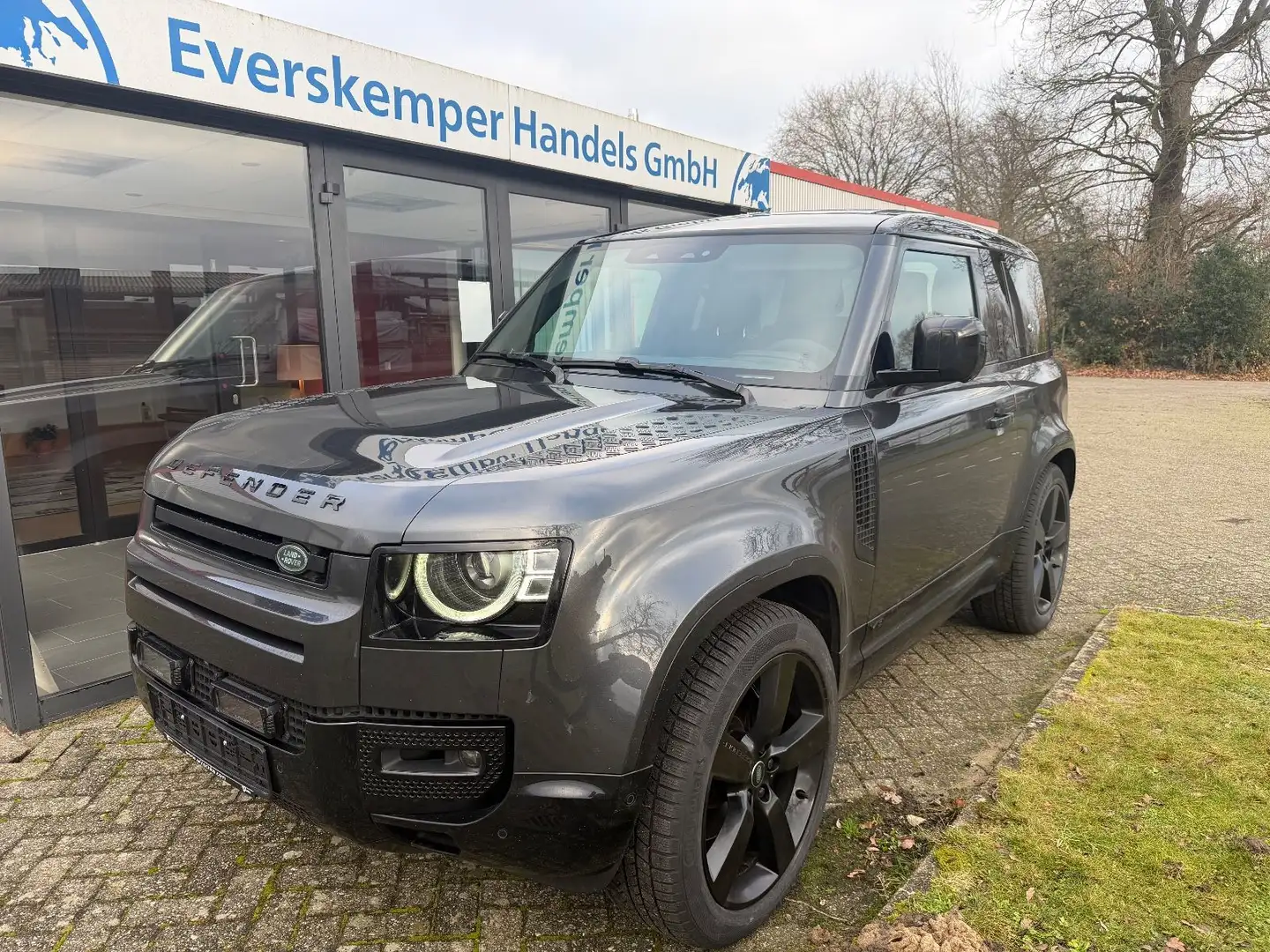 Land Rover Defender 90 P525 AWD V8 /22 Zoll/MILLTEK EXHAUST Grau - 2