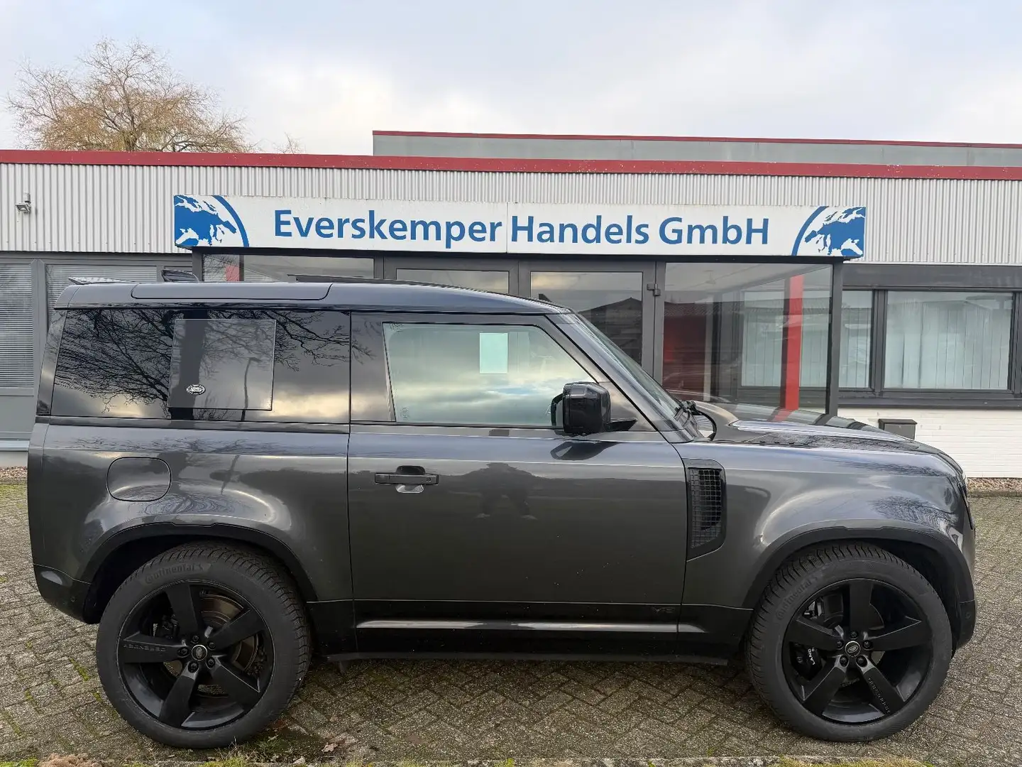 Land Rover Defender 90 P525 AWD V8 /22 Zoll/MILLTEK EXHAUST Grau - 2