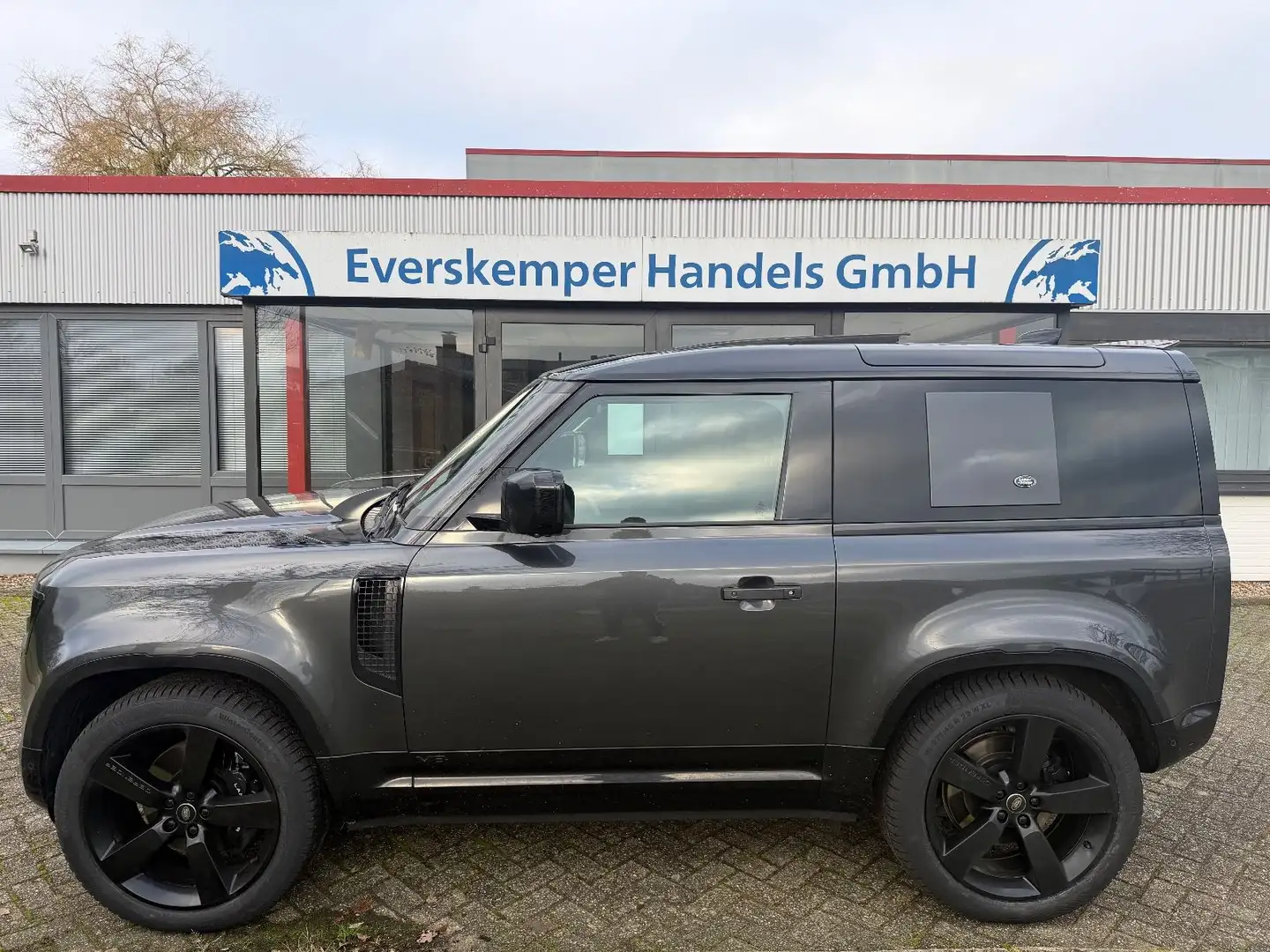 Land Rover Defender 90 P525 AWD V8 /22 Zoll/MILLTEK EXHAUST Grau - 1