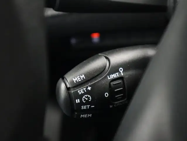 Peugeot 208 view 28