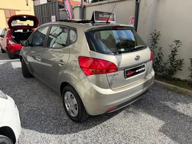 Kia Venga view 4