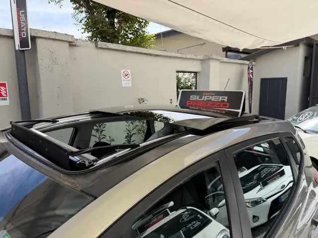 Kia Venga view 5
