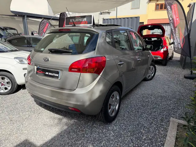 Kia Venga view 3