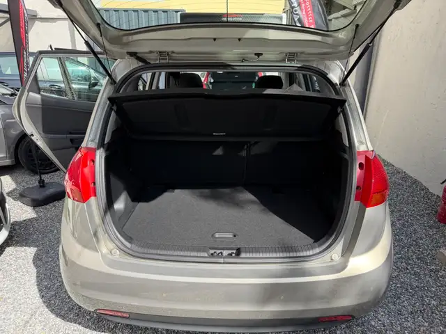 Kia Venga view 14