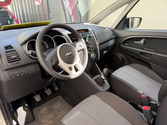Kia Venga view 9