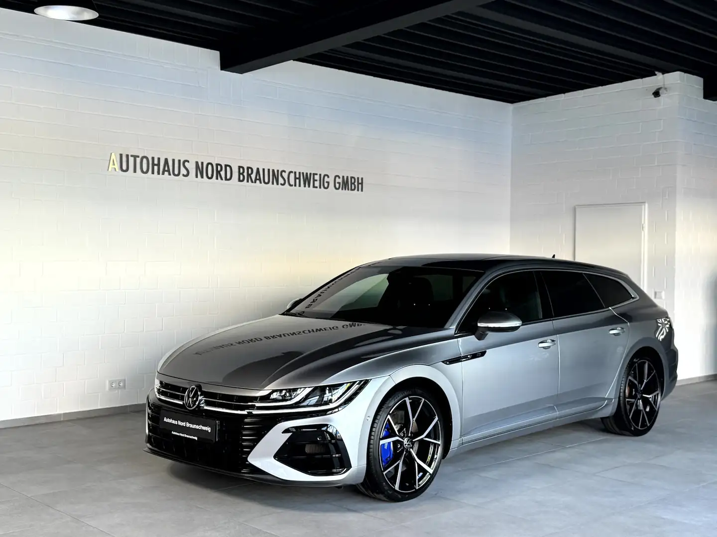 Volkswagen Arteon Shooting Brake R 2.0 TSI*IQ*Pano*AHK*360* Zilver - 1