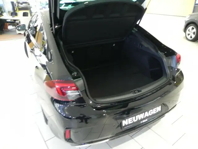 Opel Insignia view 8