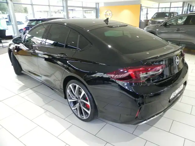 Opel Insignia view 3