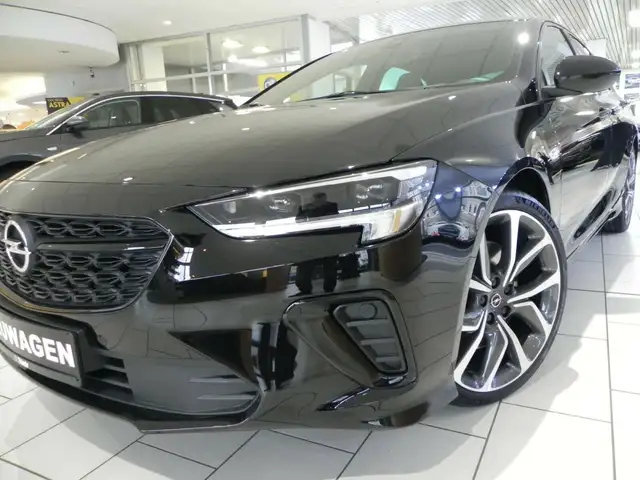 Opel Insignia view 4