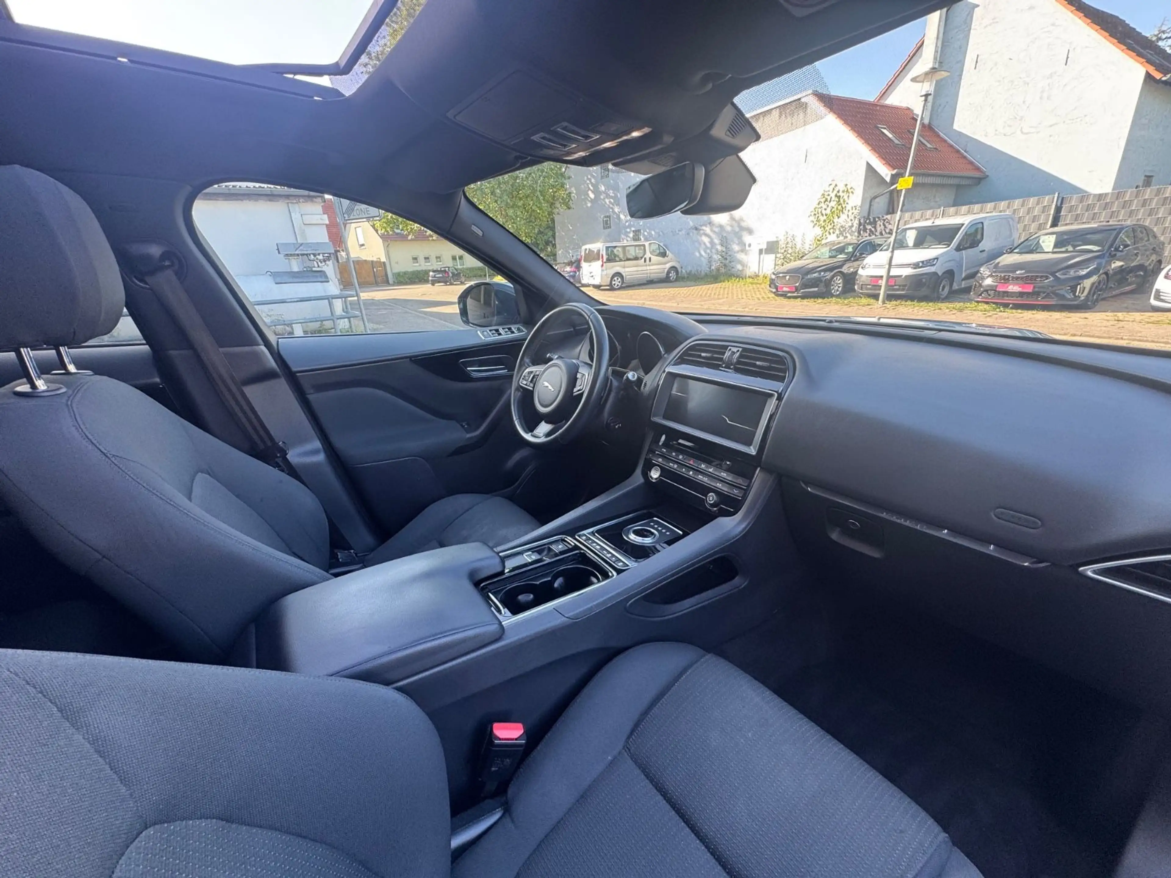 Jaguar F-Pace F-PACE Pure AWD | LED | NAVI | CAM — photo 15
