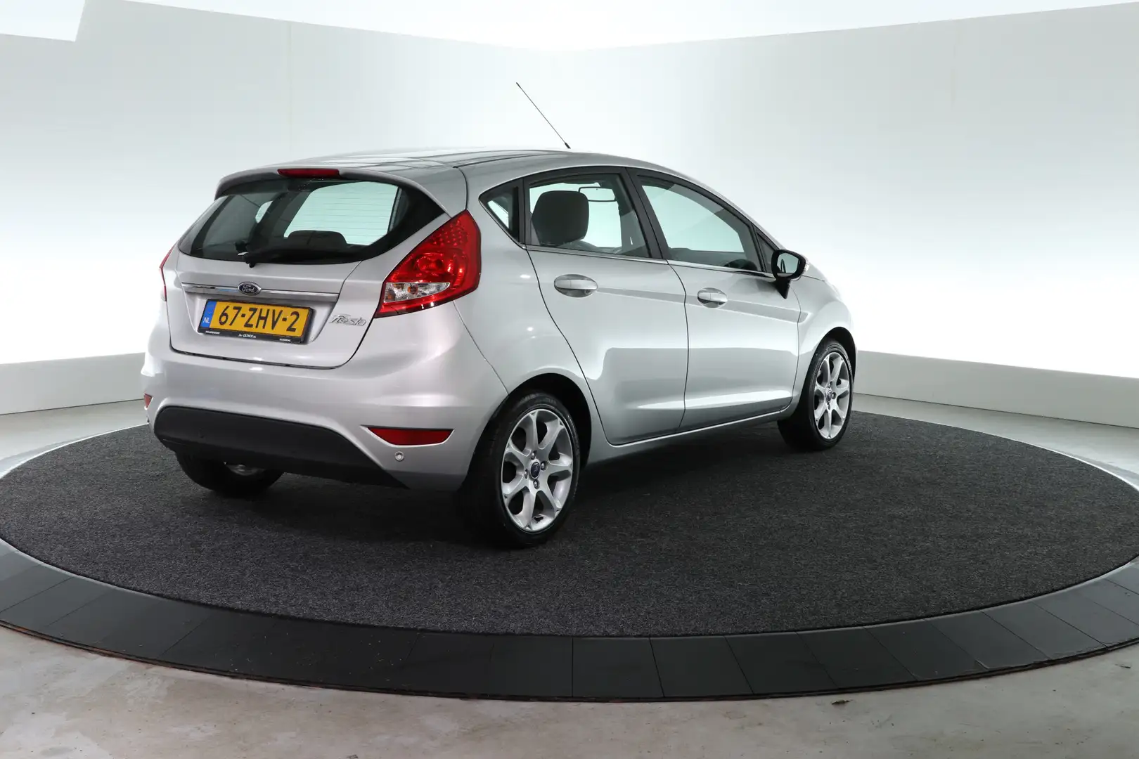 Ford Fiesta 1.25 Titanium | CRUISE | CLIMA | Grijs - 2