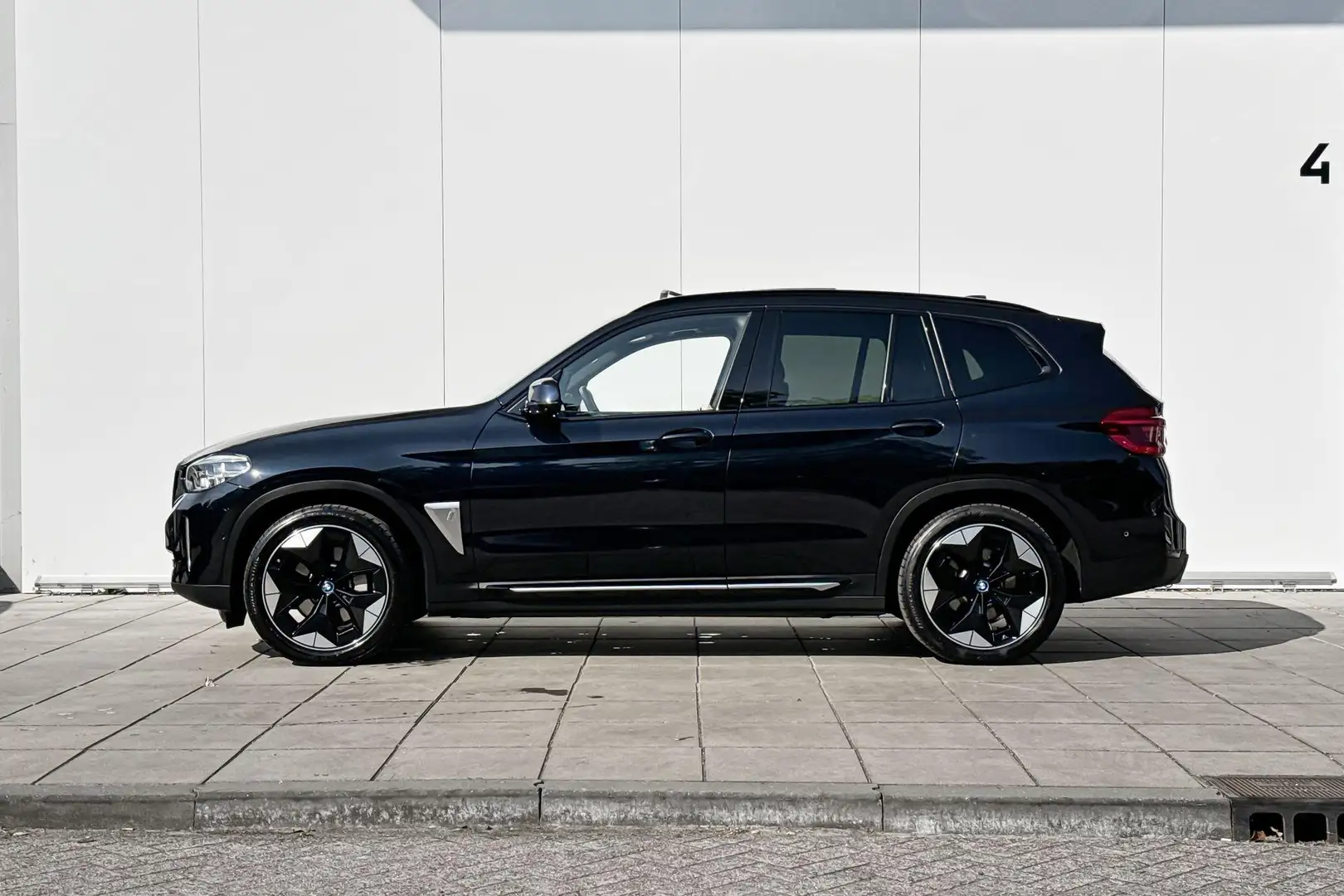 BMW iX3 High Executive 80 kWh Glazen Schuifdak / Head Up D Blauw - 2