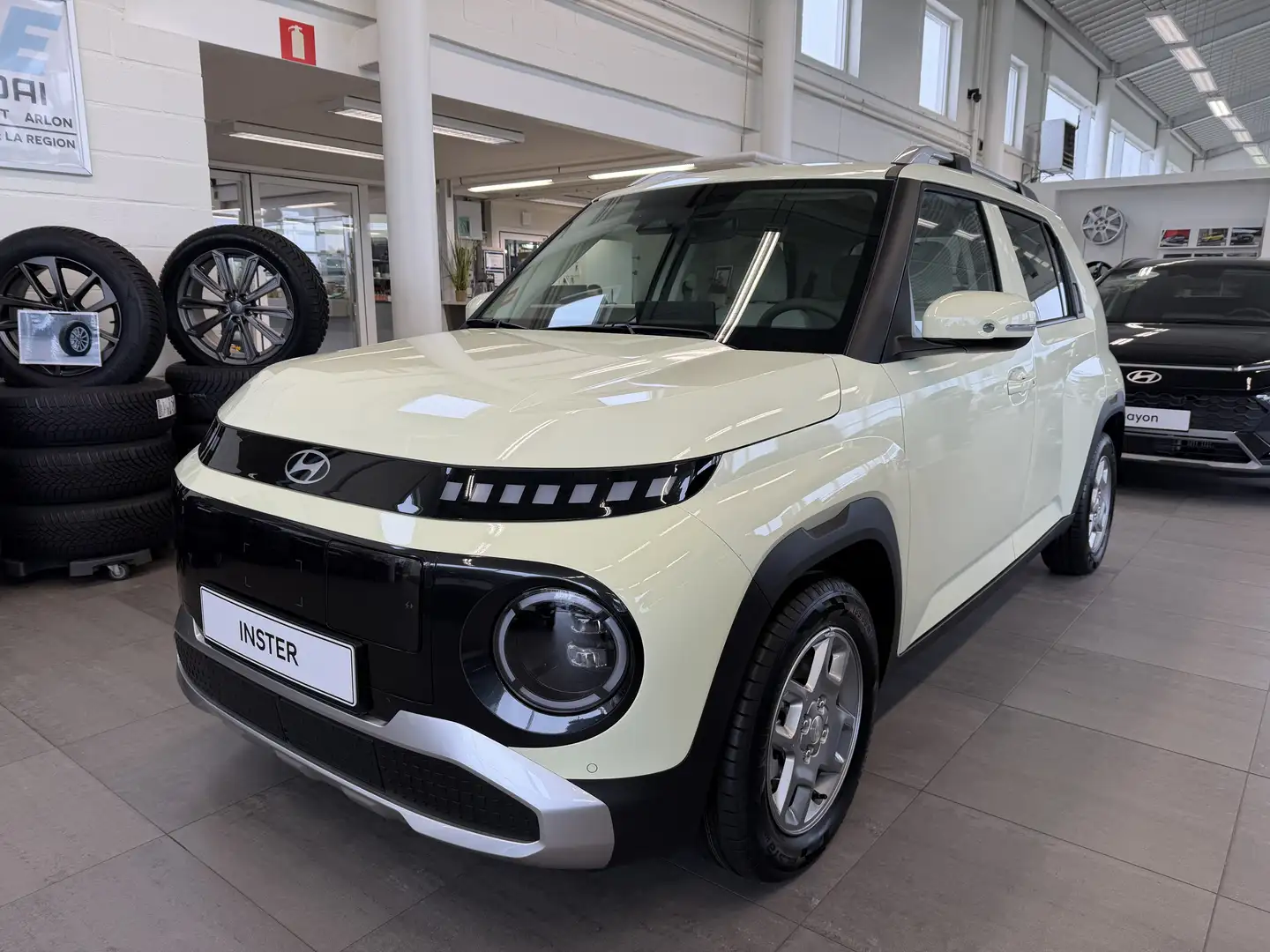 Hyundai Inster Inster 49 kWh Urban Amarillo - 1