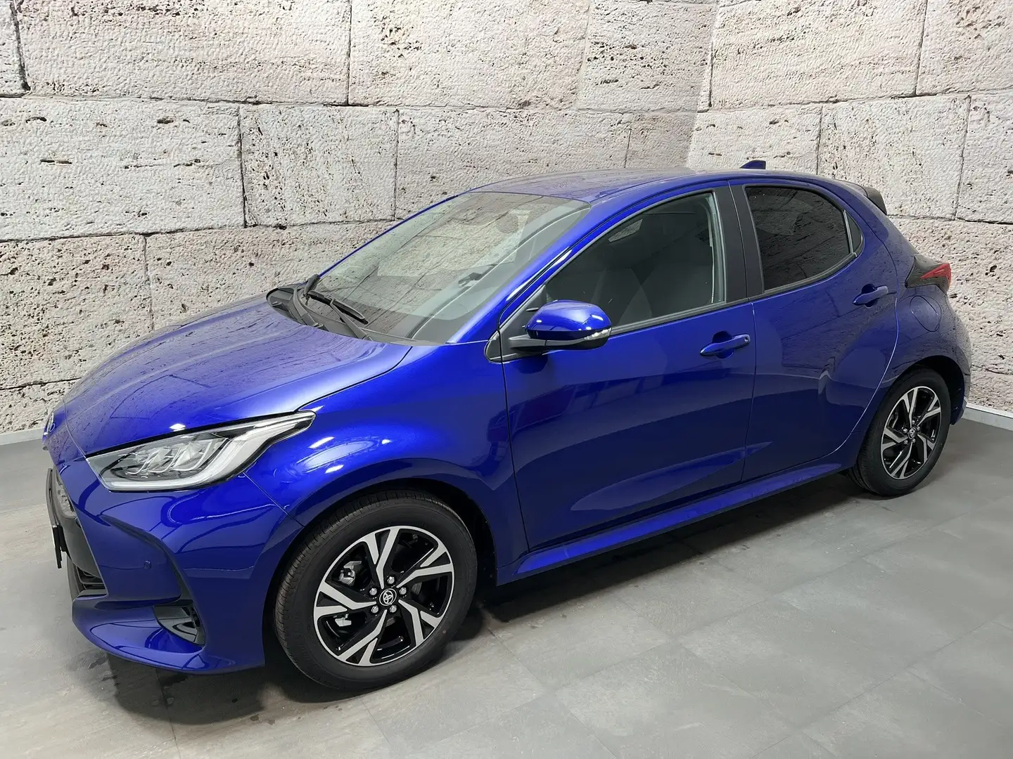 Toyota Yaris 1,5 Hybrid Active Drive + Safety P. 116PS Bleu - 2