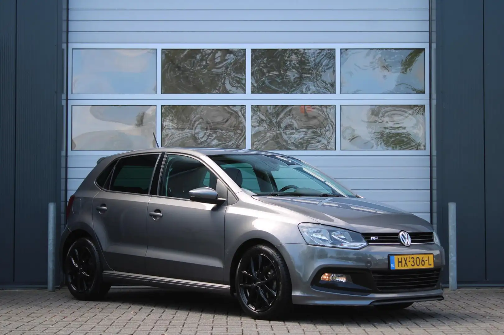 Volkswagen Polo 1.2 TSI R-Line Clima/Cruise/Navi/Bluetooth/PDC/App Gris - 1