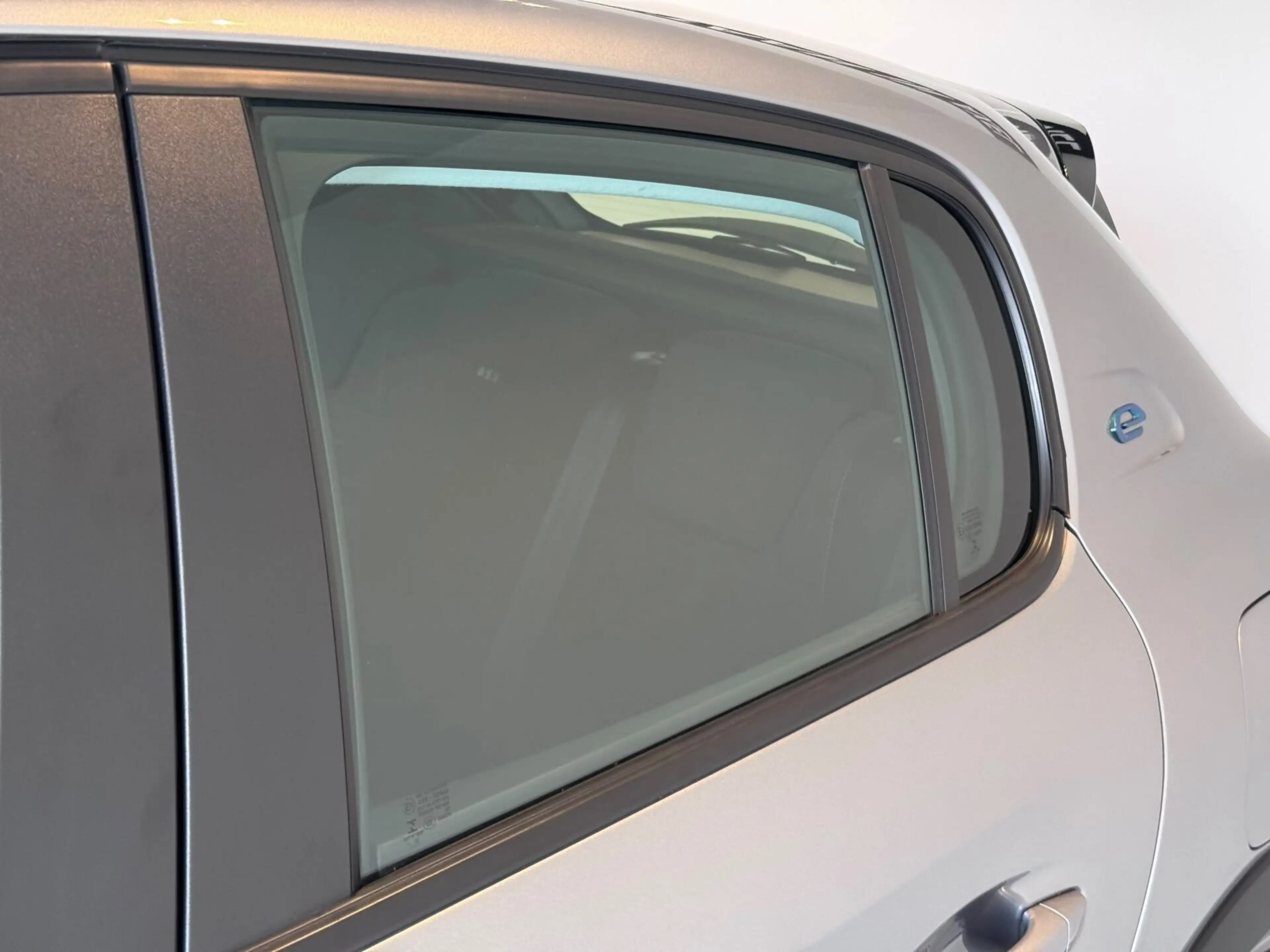 Peugeot e-208 EV Active Pack 50 kWh — photo 13