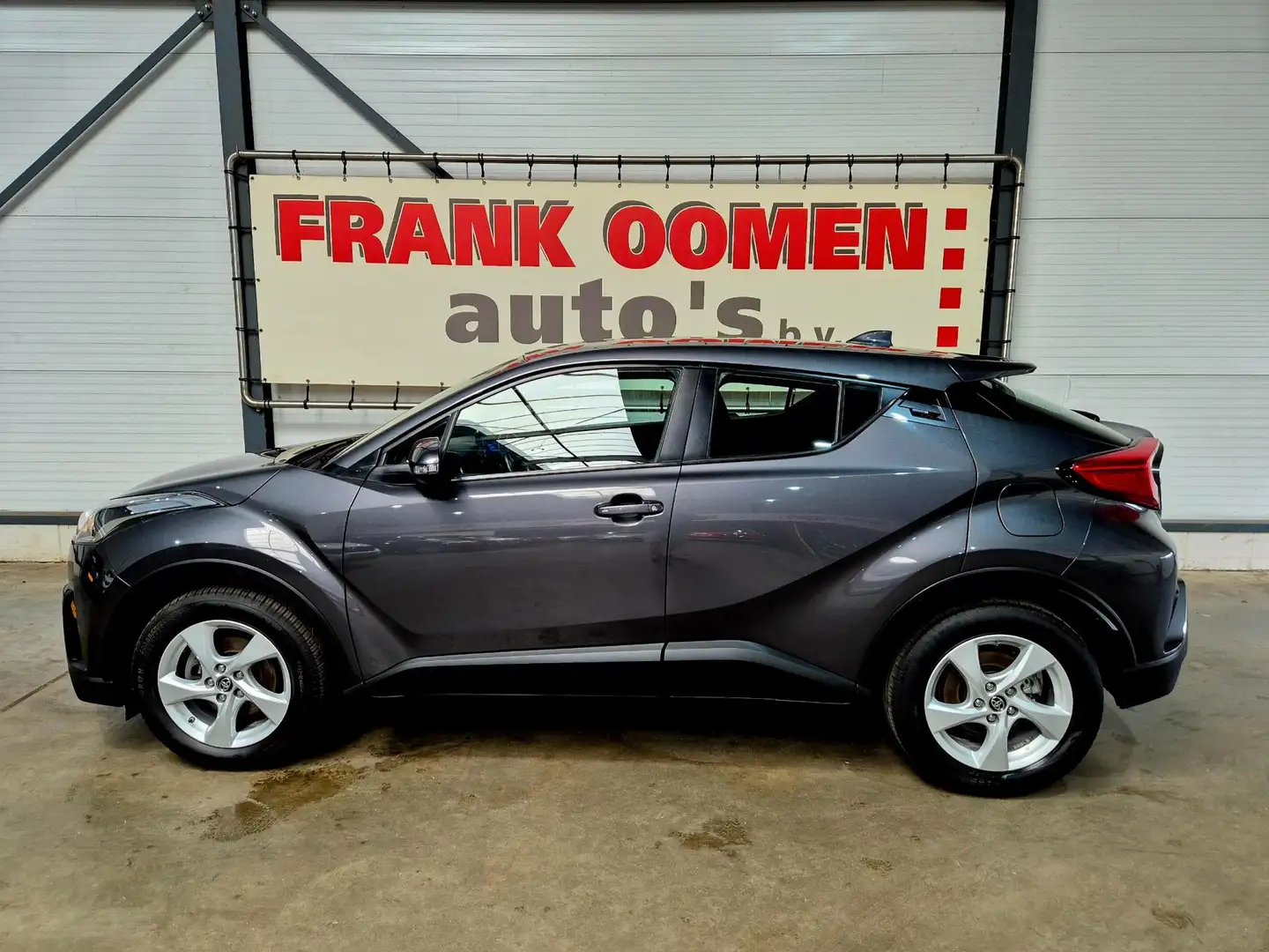 Toyota C-HR 1.2 116PK Active + OH historie|Keyless|Trekhaak|Na Grijs - 2
