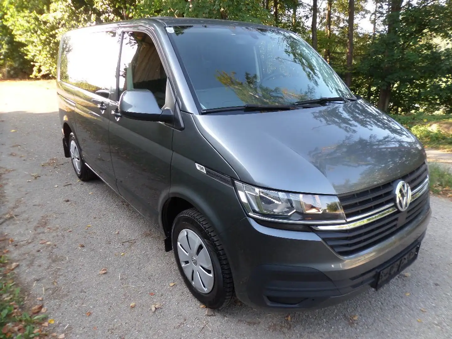 Volkswagen T6.1 Kombi Kombi Multivan Optik KR 2,0 TDI DSG 8-Sitzer Ahk Grau - 2