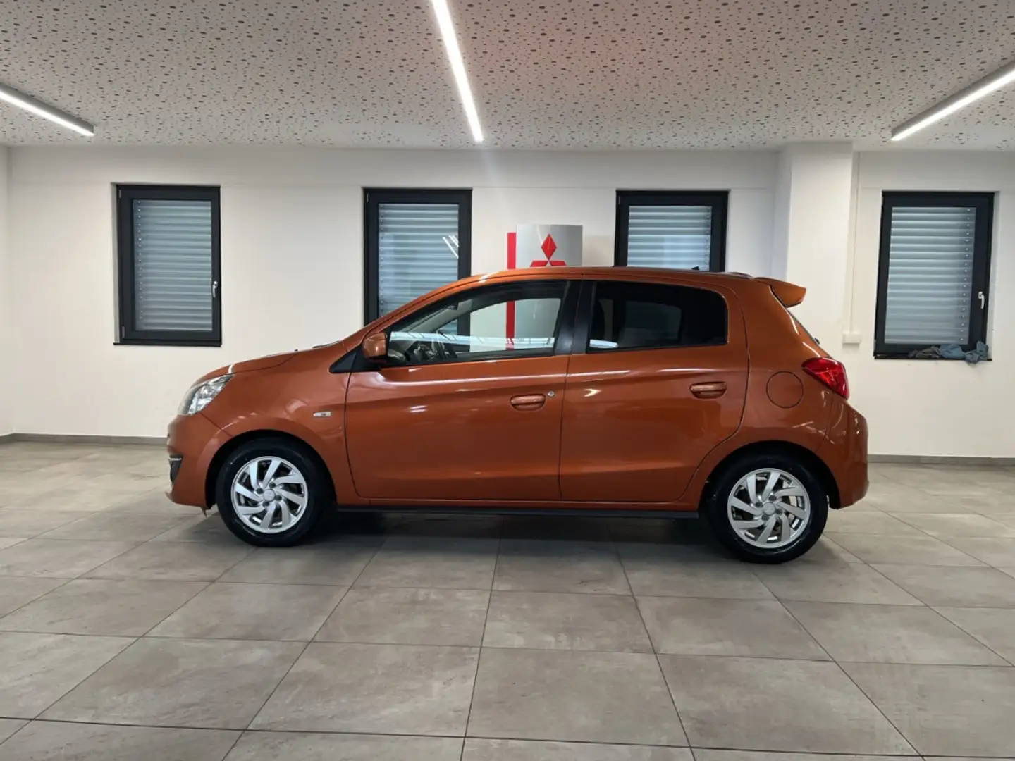 Mitsubishi Space Star 1.2 Top LED Tempomat Klimaautom. BT Orange - 2