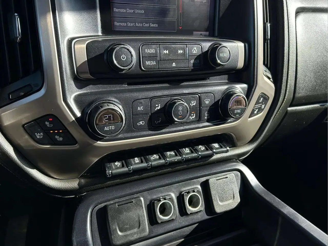 GMC Sierra 3500HD снимка GMC Sierra 3500HD