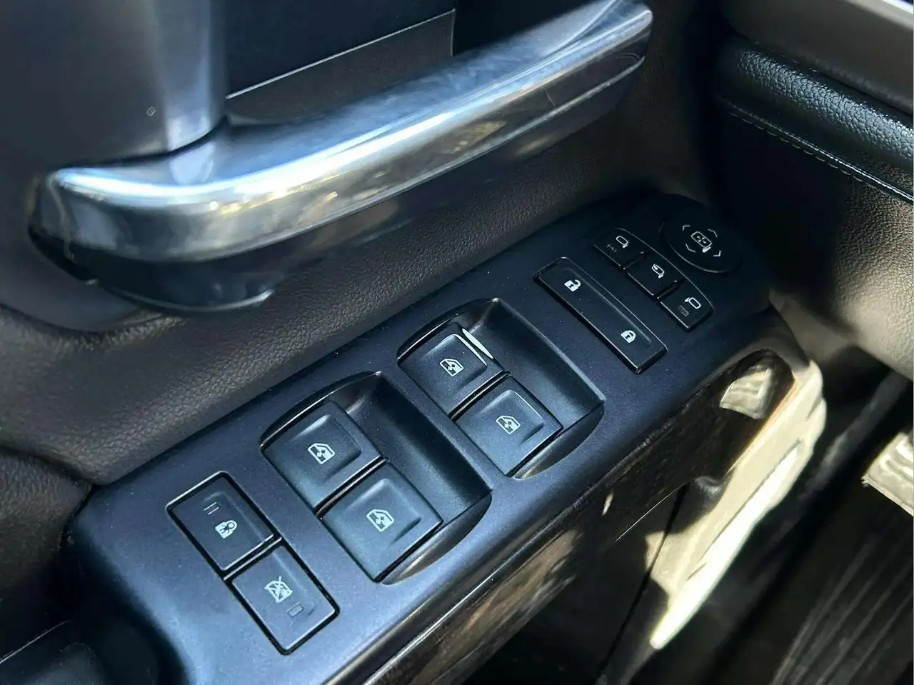 GMC Sierra 3500HD снимка GMC Sierra 3500HD