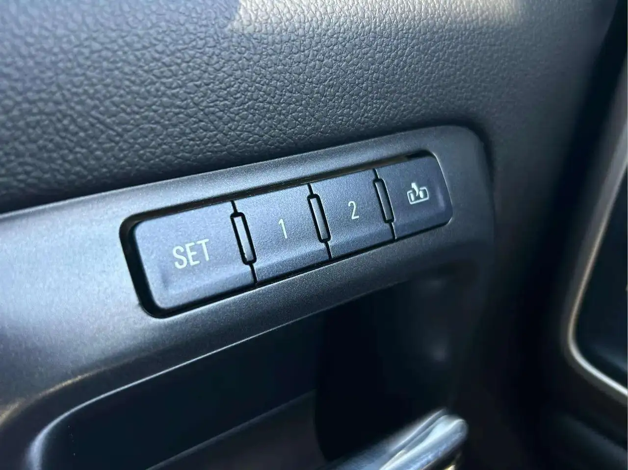 GMC Sierra 3500HD снимка GMC Sierra 3500HD