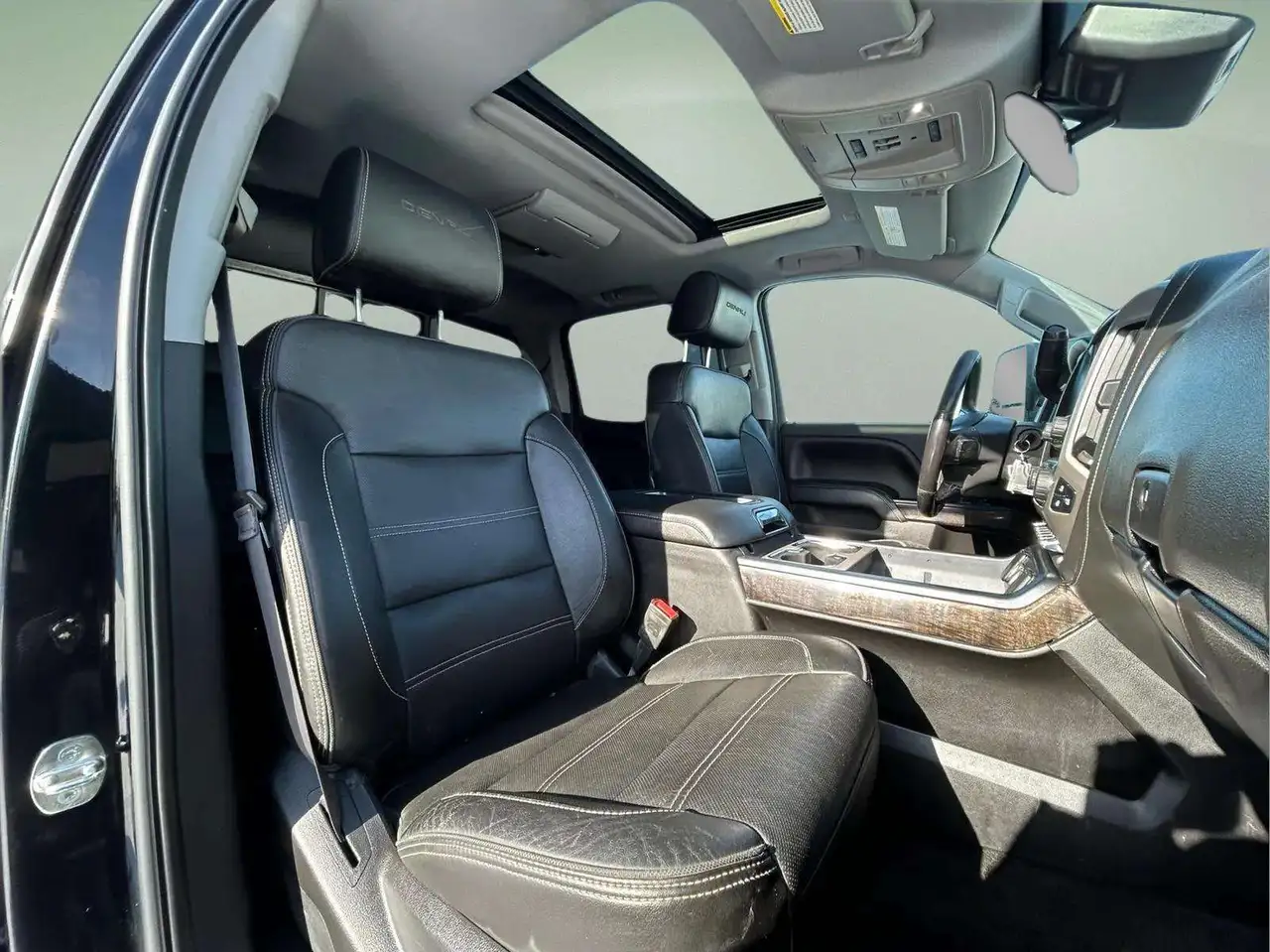 GMC Sierra 3500HD снимка GMC Sierra 3500HD