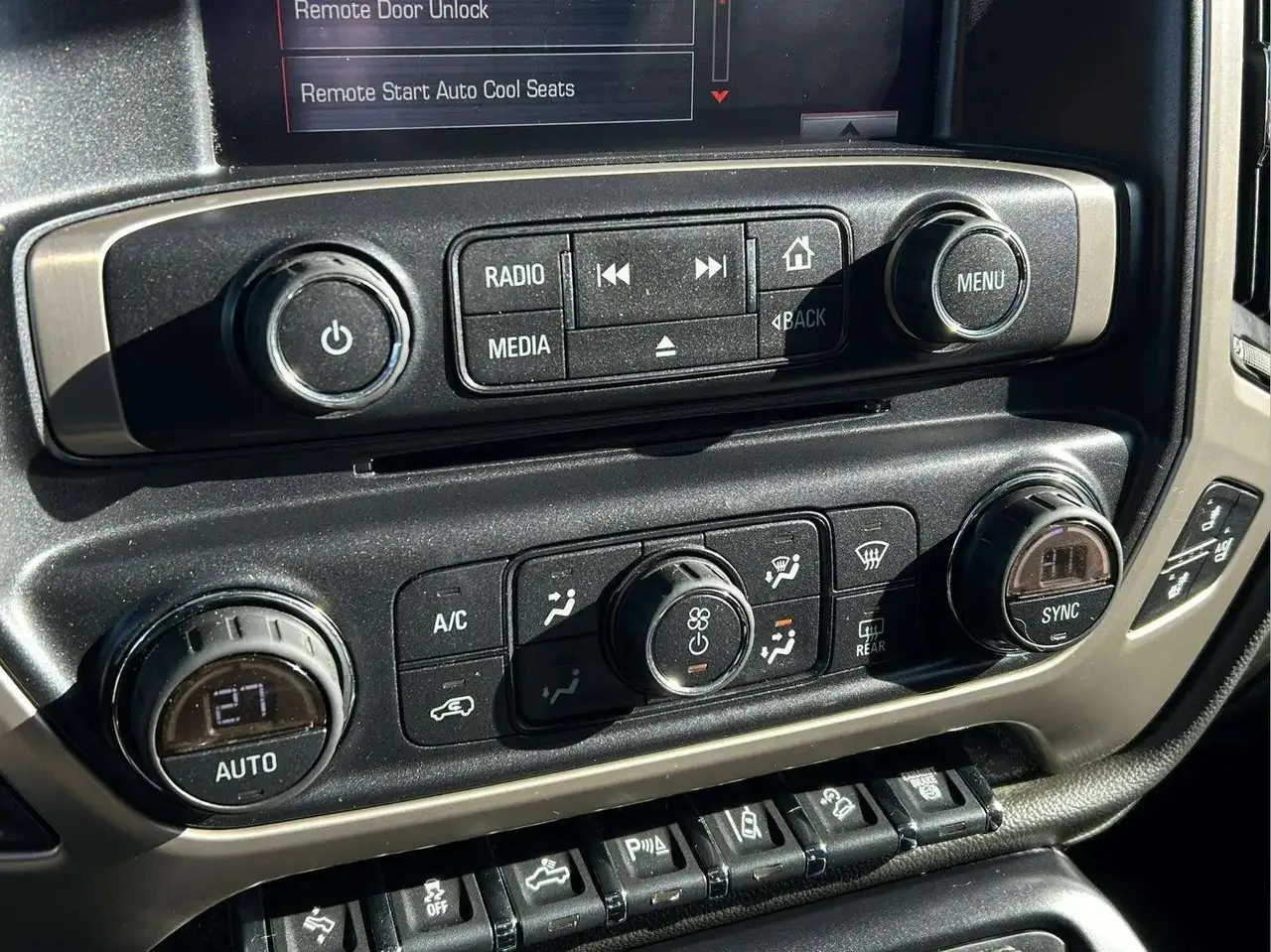 GMC Sierra 3500HD снимка GMC Sierra 3500HD