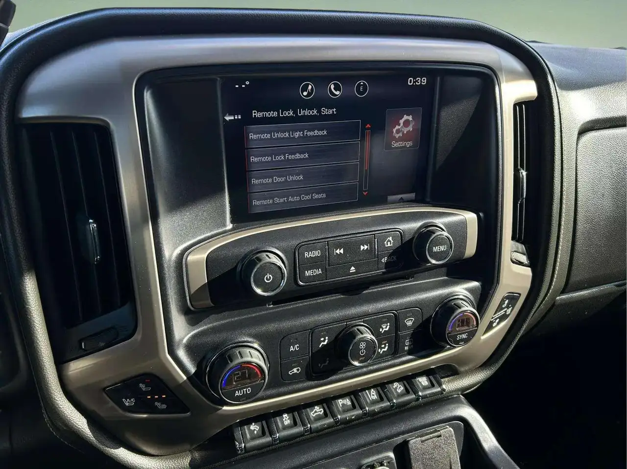 GMC Sierra 3500HD снимка GMC Sierra 3500HD