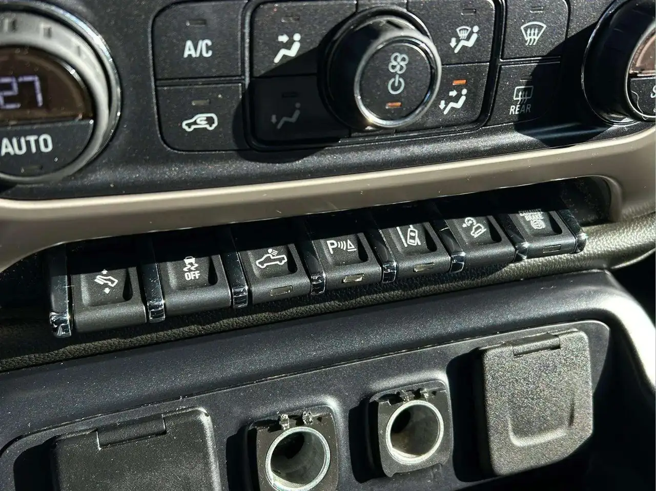GMC Sierra 3500HD снимка GMC Sierra 3500HD