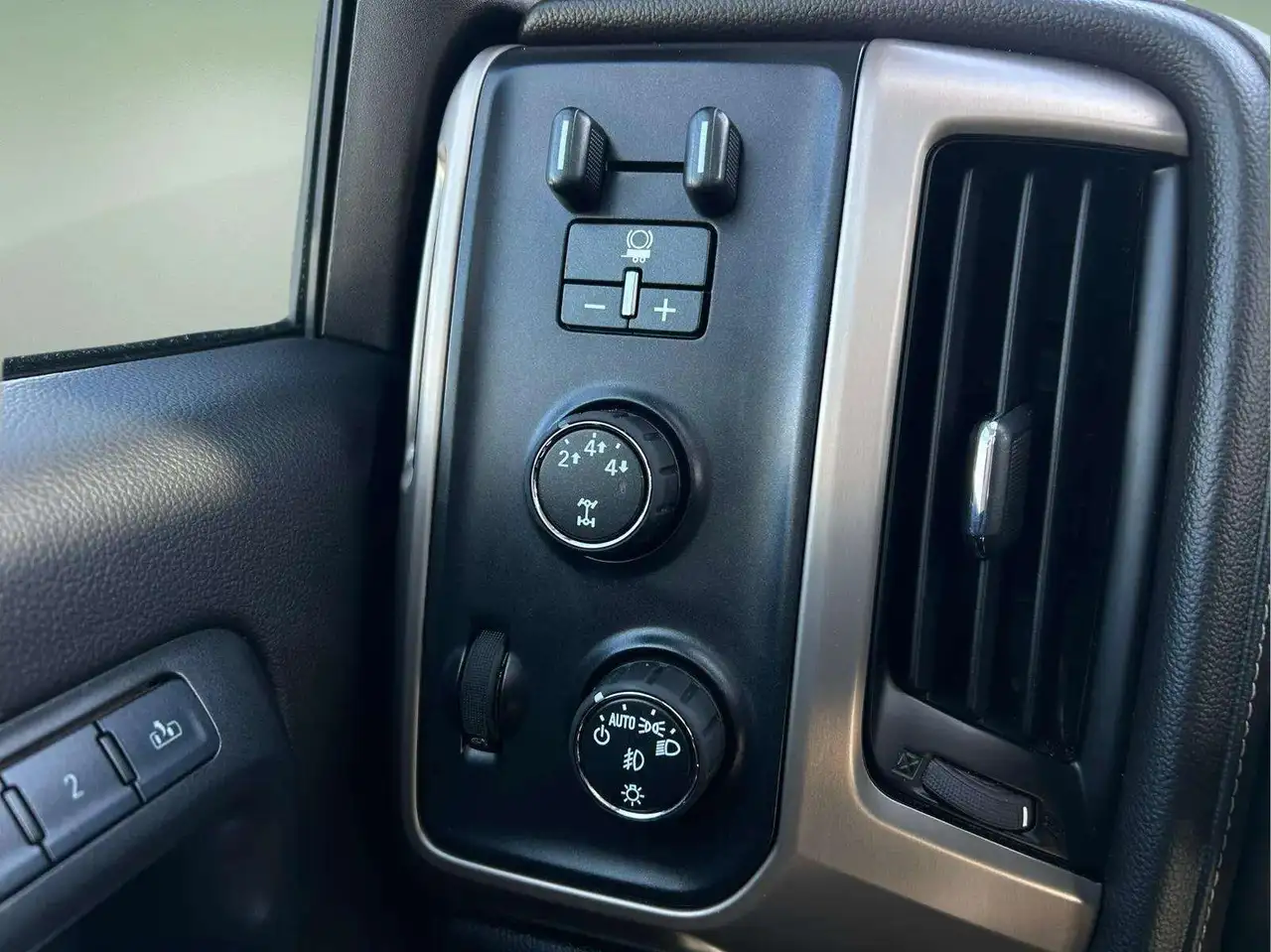 GMC Sierra 3500HD снимка GMC Sierra 3500HD