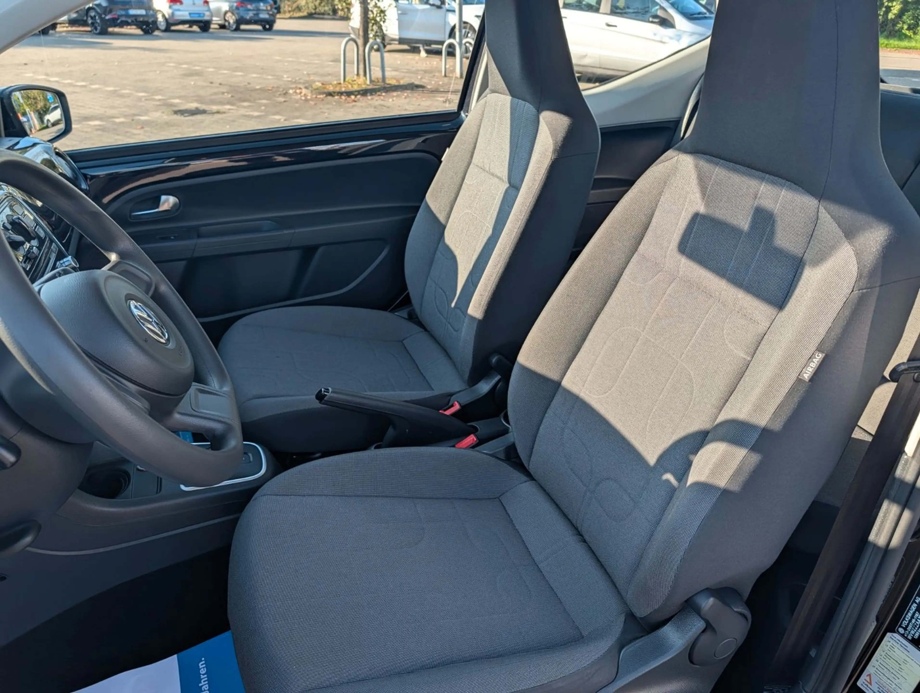 Volkswagen up! 1.0 ASG move up! GARANTIE KLIMA NAVI TÜV NEU — photo 12