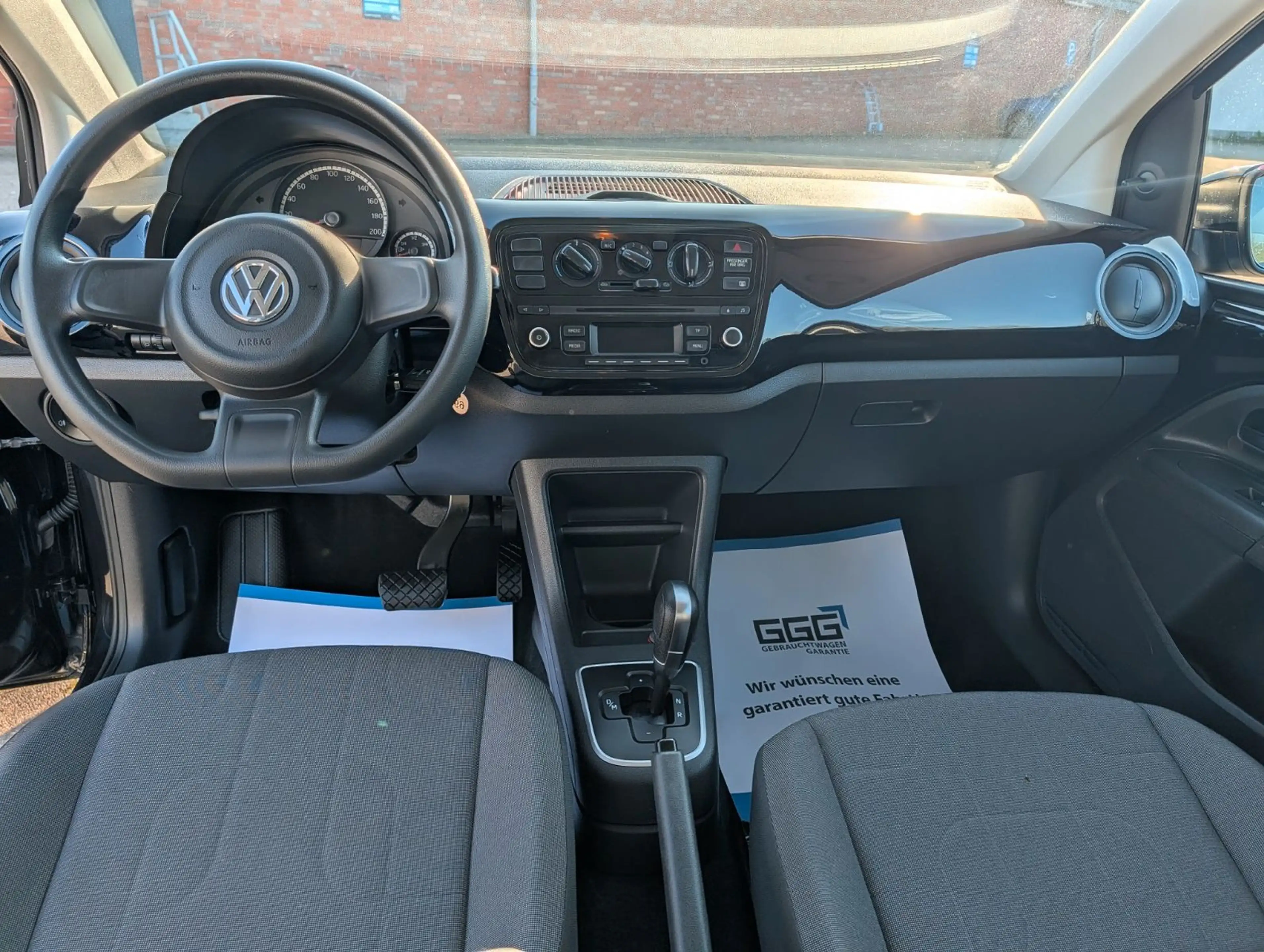 Volkswagen up! 1.0 ASG move up! GARANTIE KLIMA NAVI TÜV NEU — photo 14