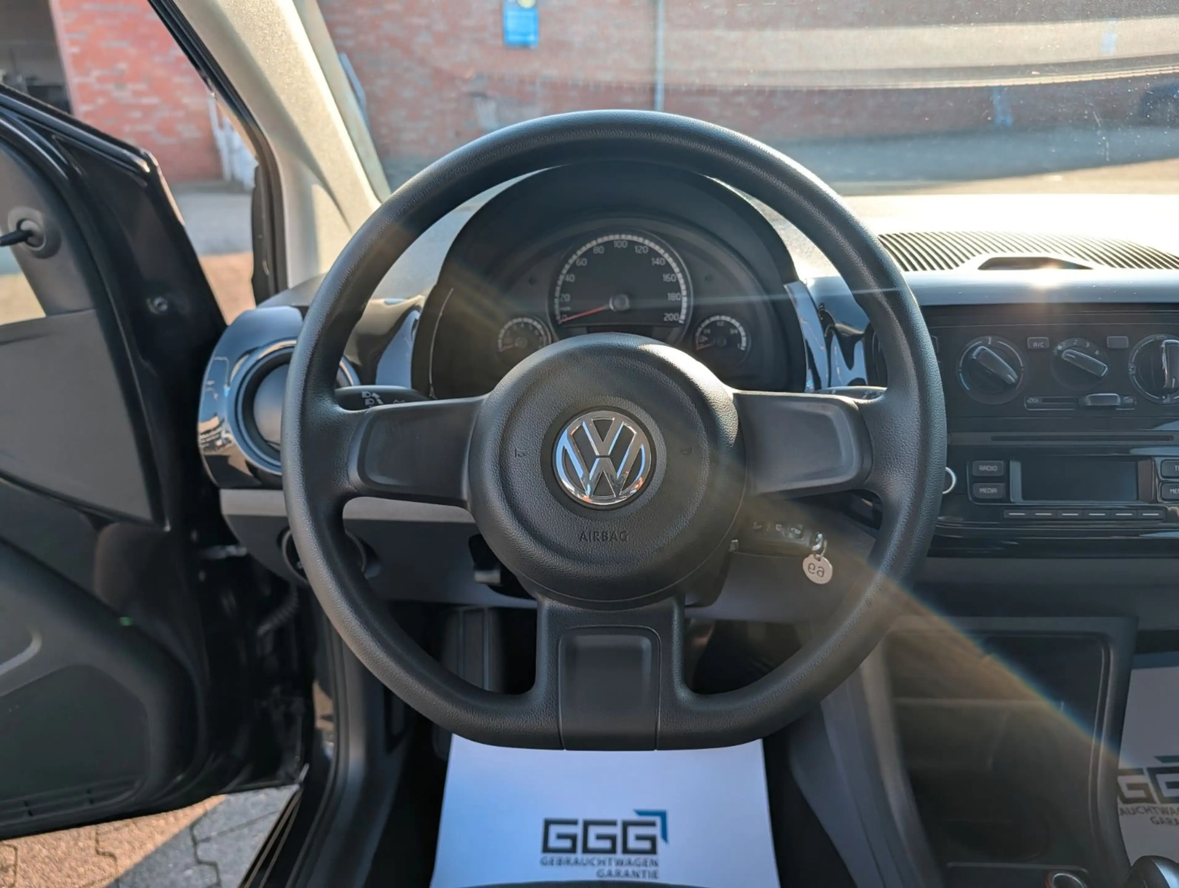 Volkswagen up! 1.0 ASG move up! GARANTIE KLIMA NAVI TÜV NEU — photo 15