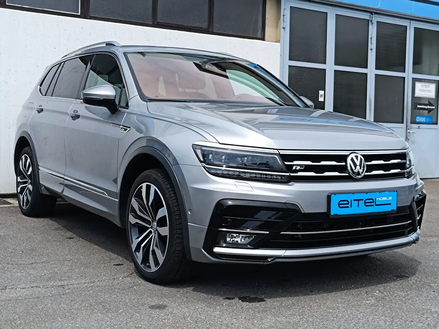 Volkswagen Tiguan Allspace Highline R-Line 4WD Pano LED Zilver - 2