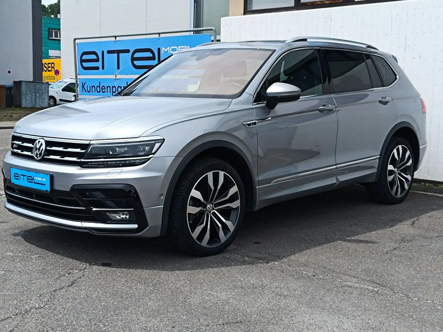 Volkswagen Tiguan Allspace Highline R-Line 4WD Pano LED Zilver - 1