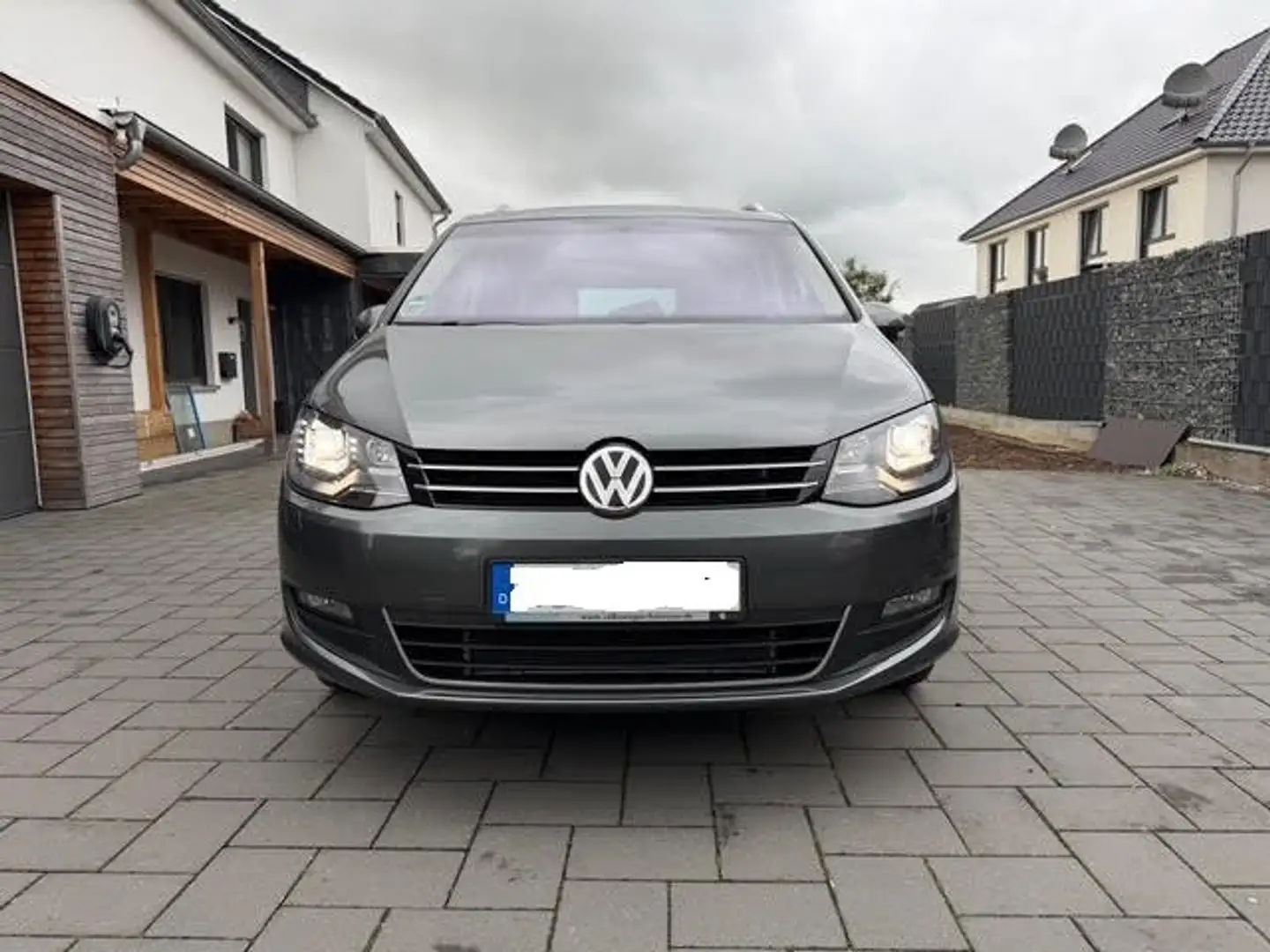 Volkswagen Sharan Sharan 1.4 TSI DSG (BlueMotion Technology) Sound Grau - 1