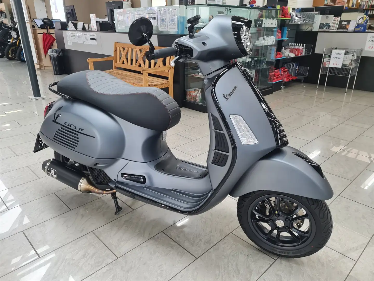 Vespa GTS 125 Gris - 1