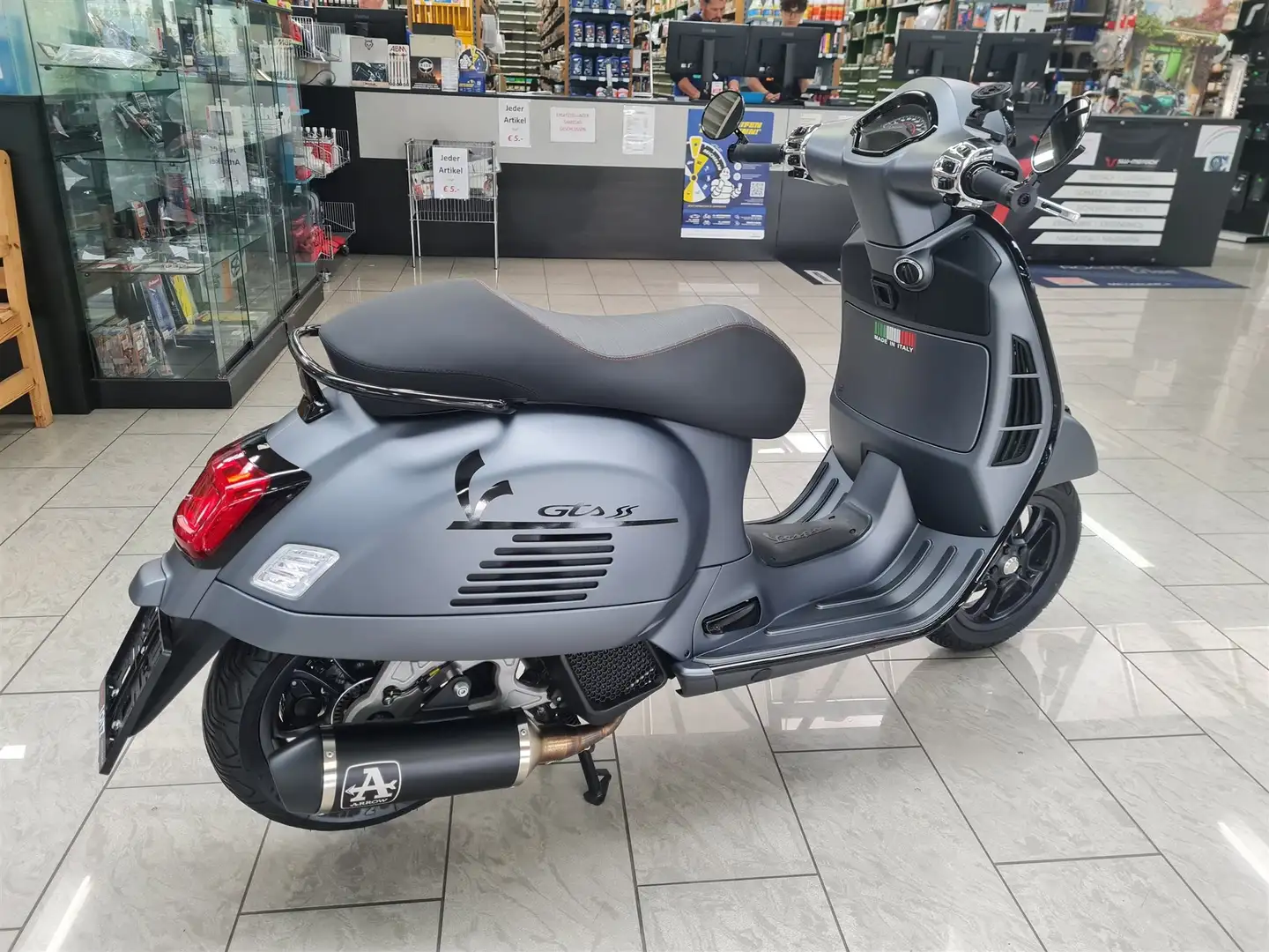 Vespa GTS 125 Gris - 2