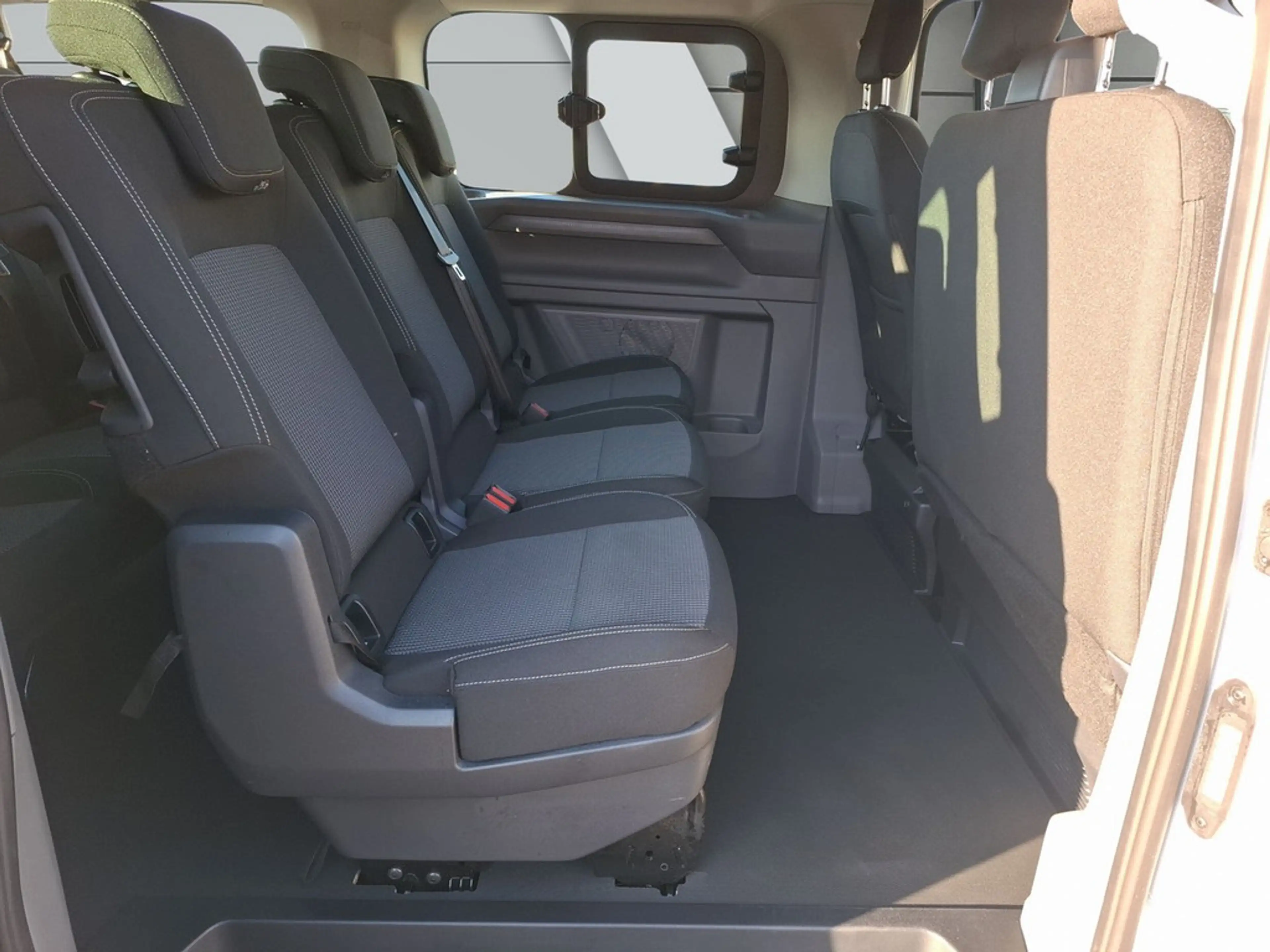 Volkswagen T7 Caravelle KR 2.0 TDI AUTOMATIK*9 SITZE*3-3-3* Klima — photo 11