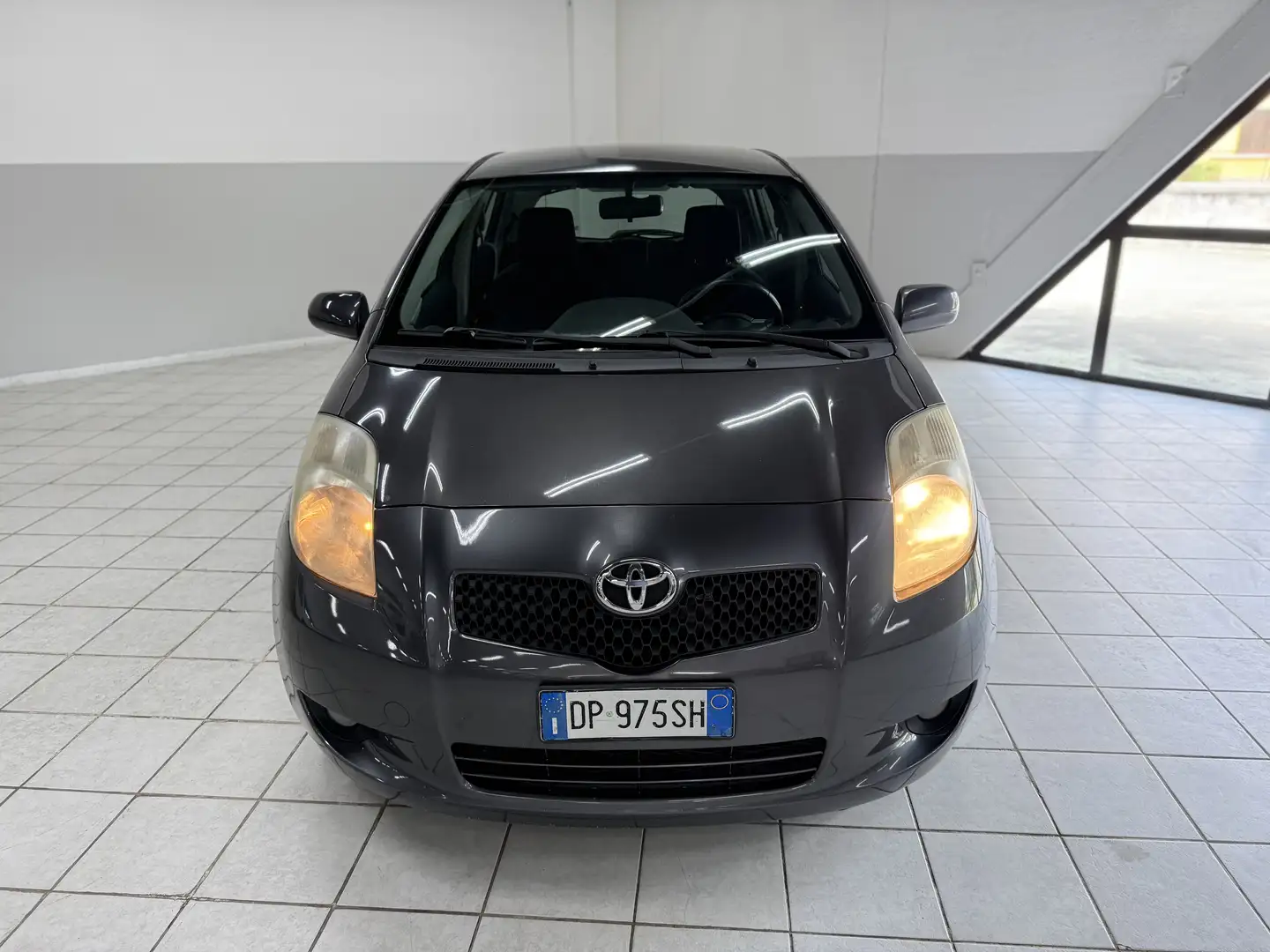 Toyota Yaris 5p 1.3 Navy Grigio - 1