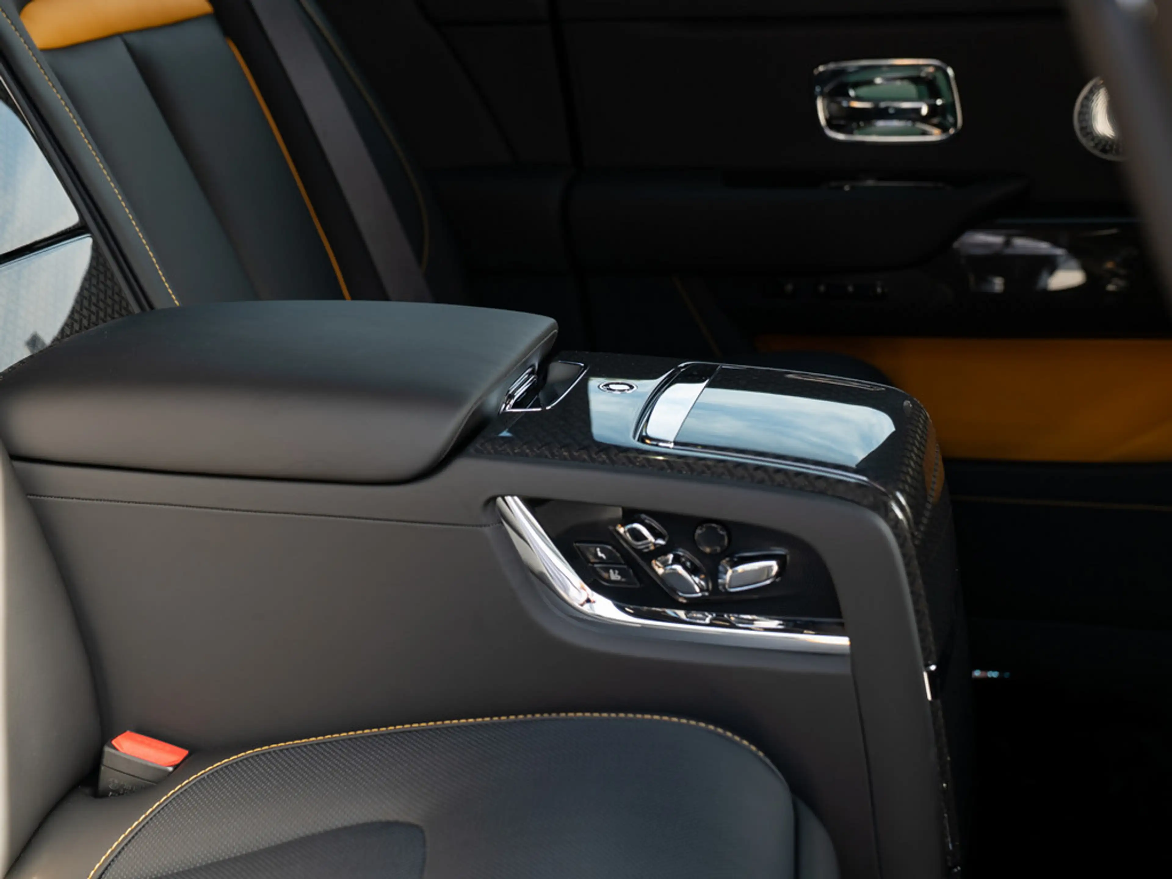 Rolls-Royce Cullinan Black Badge SERIES II + MY27 — photo 12