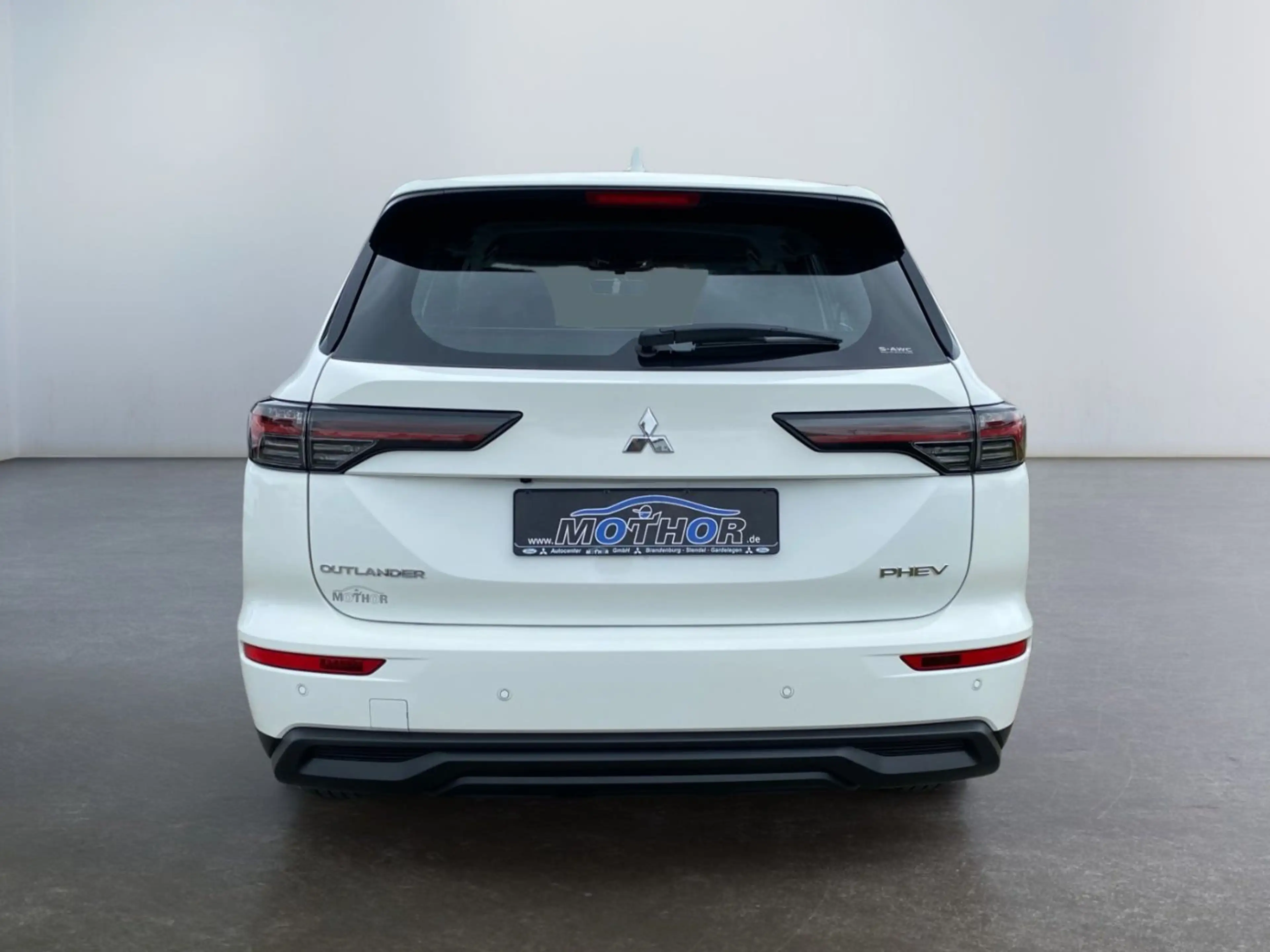Mitsubishi Outlander Diamant 2.4 PHEV S-AWC ACC+KAM360+LED — photo 5