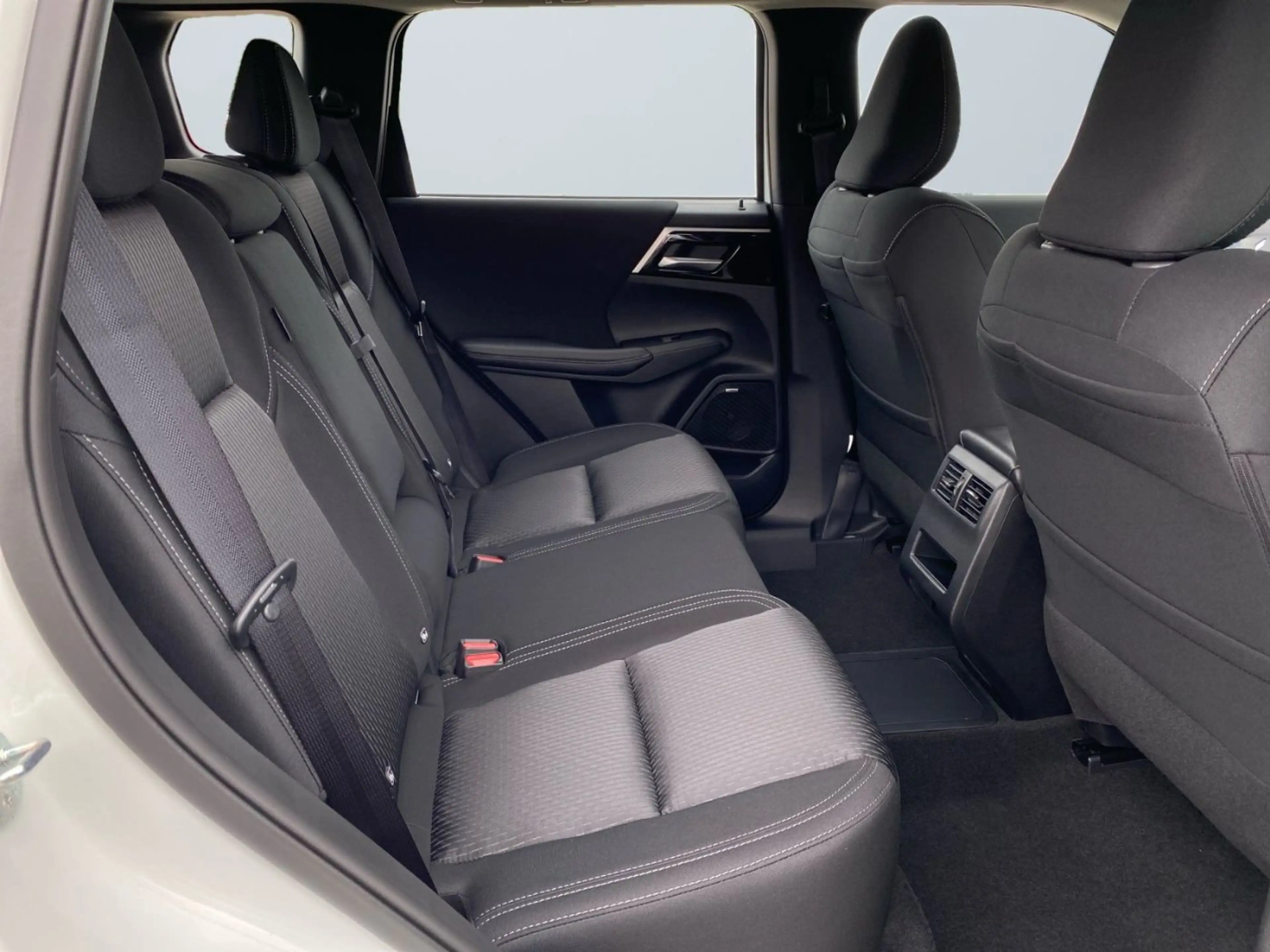 Mitsubishi Outlander Diamant 2.4 PHEV S-AWC ACC+KAM360+LED — photo 11