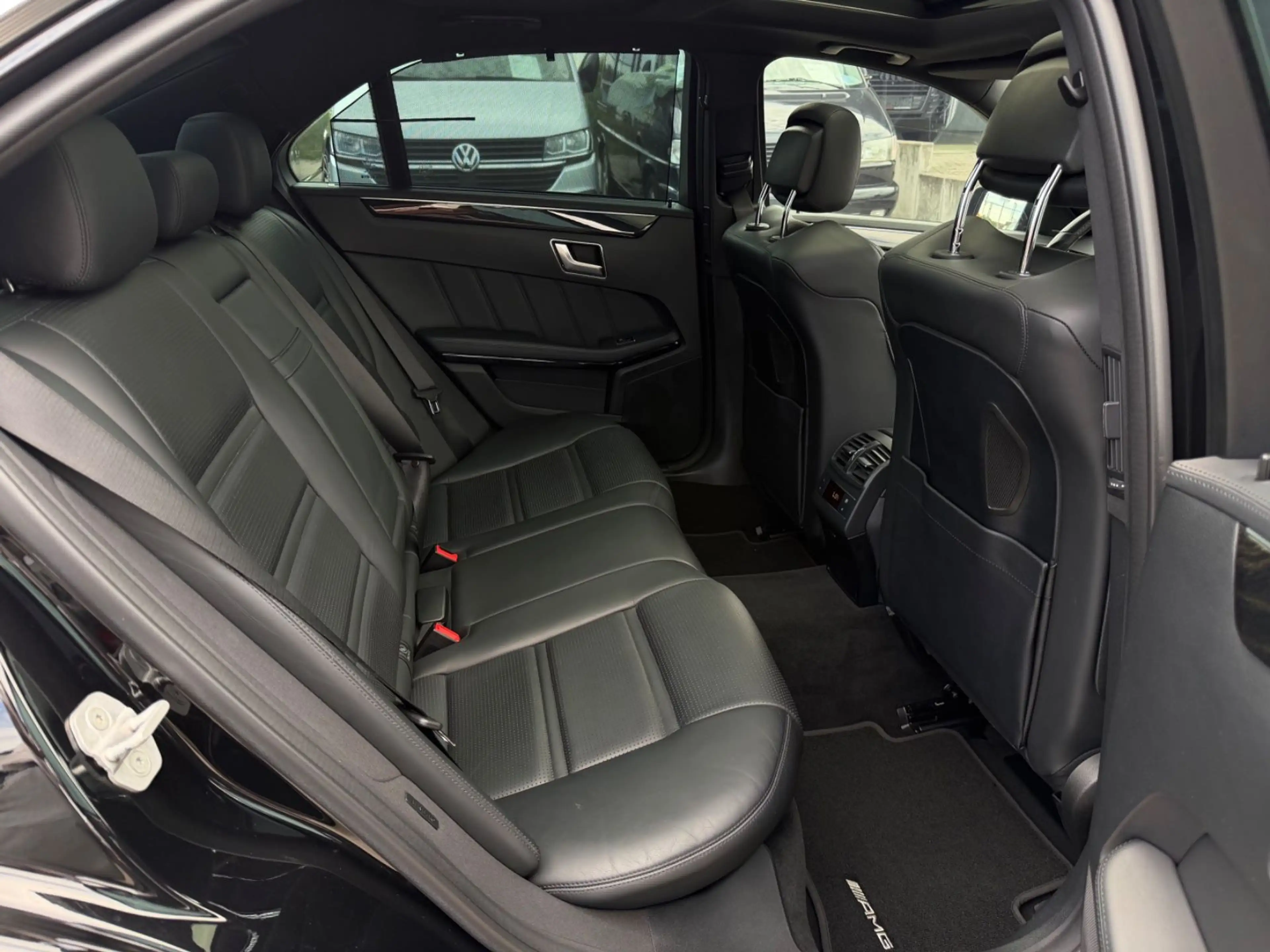 Mercedes-Benz E 63 AMG 4Matic *Pano*HK*Distronic*Original* — photo 29