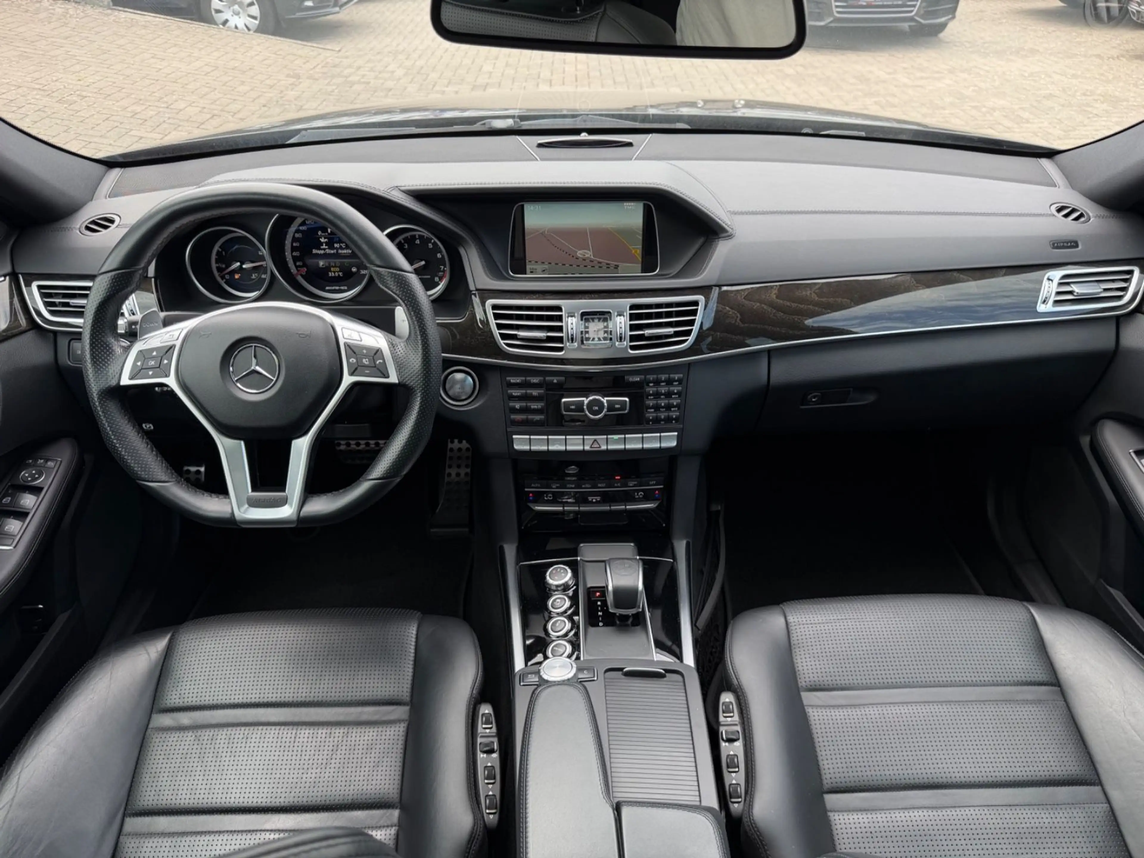 Mercedes-Benz E 63 AMG 4Matic *Pano*HK*Distronic*Original* — photo 19